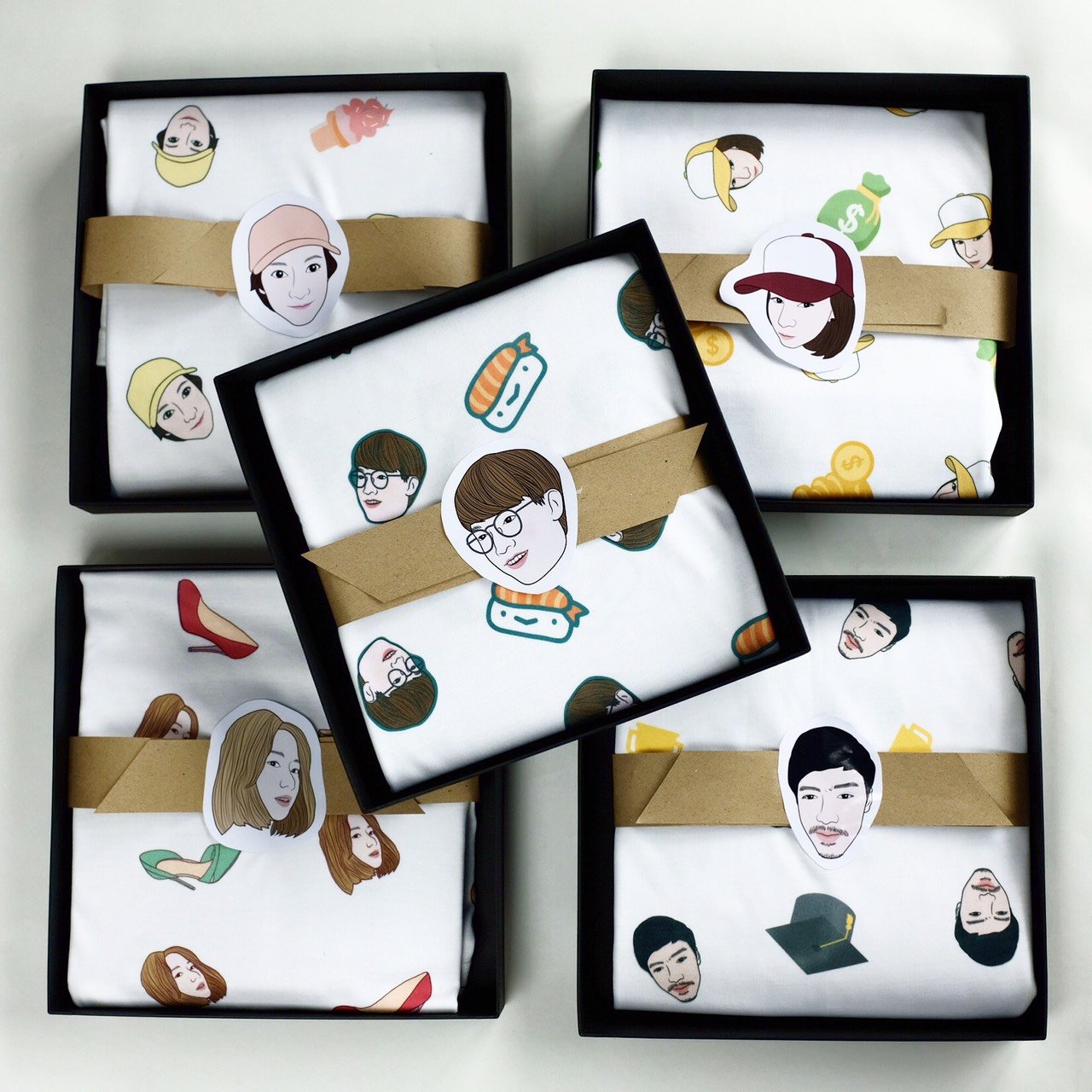 เสื้อสกรีนลายหน้าตัวเองพร้อมกล่องและสติ๊กเกอร์ เสื้อสกรีนลายหน้าตัวเองพร้อมกล่องและสติ๊กเกอร์