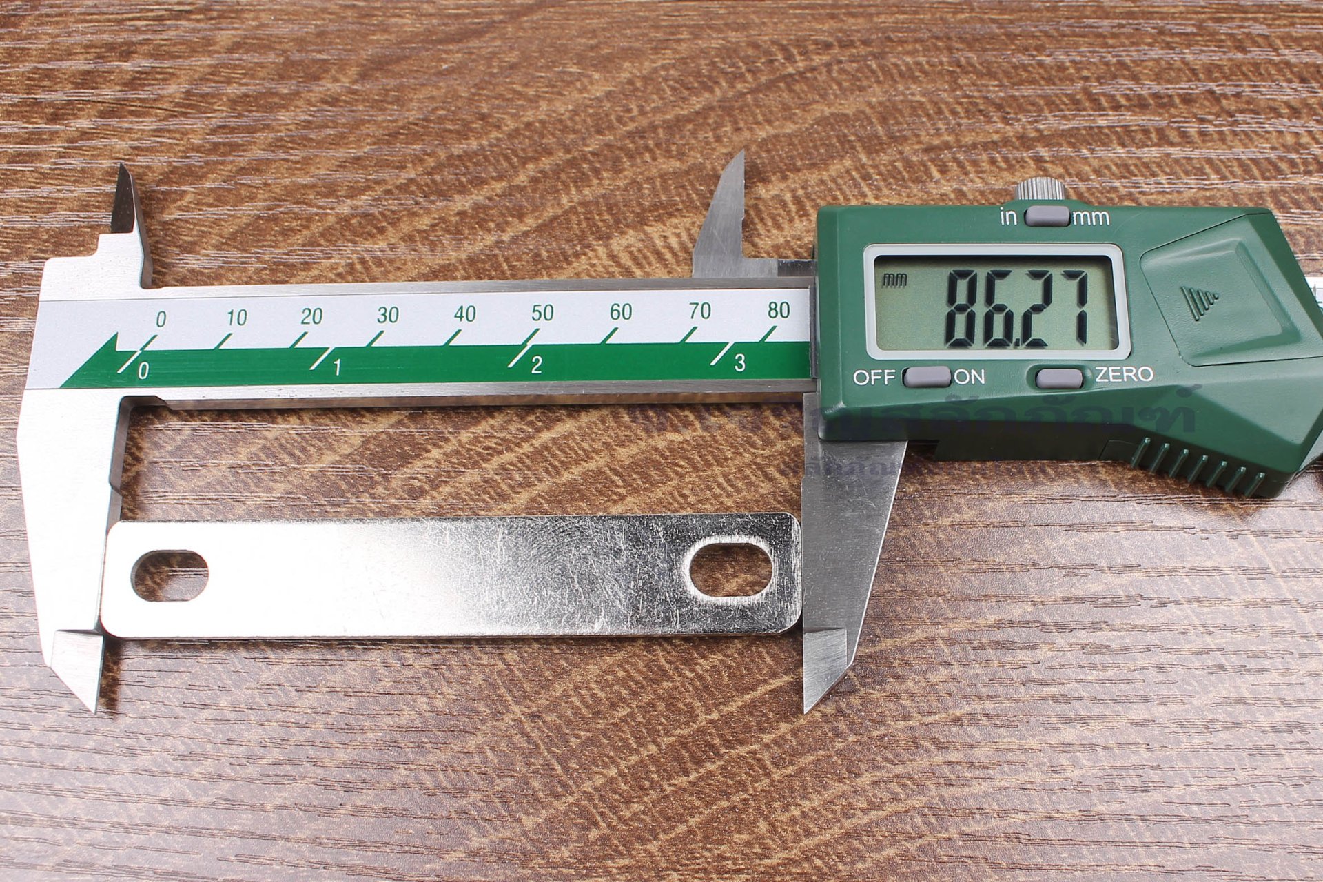 [E] บัสบาร์ ทองแดงชุบนิกเกิ้ล 86x1.5x15 ขนาดรู 6.5x10 mm ระยะรู 68 mm