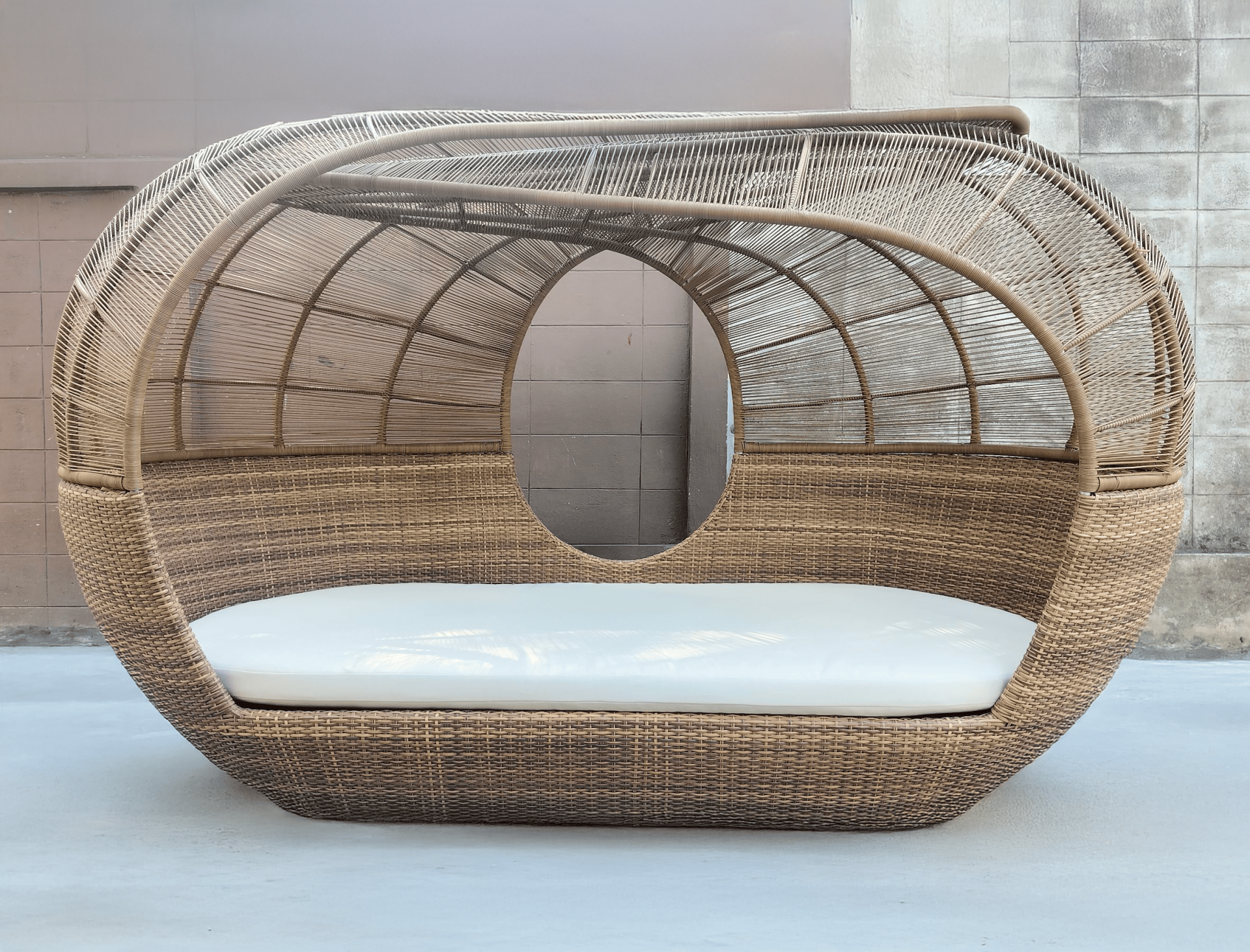 Artificial rattan daybed