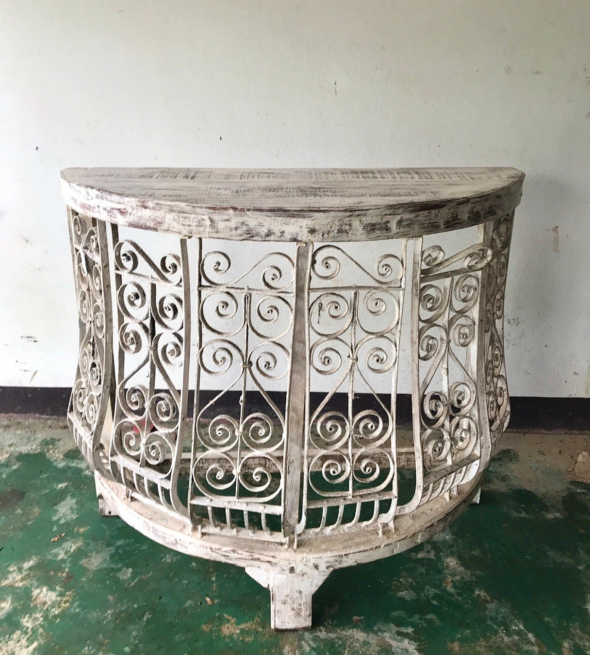 CL33 White Console Table with Iron Decor