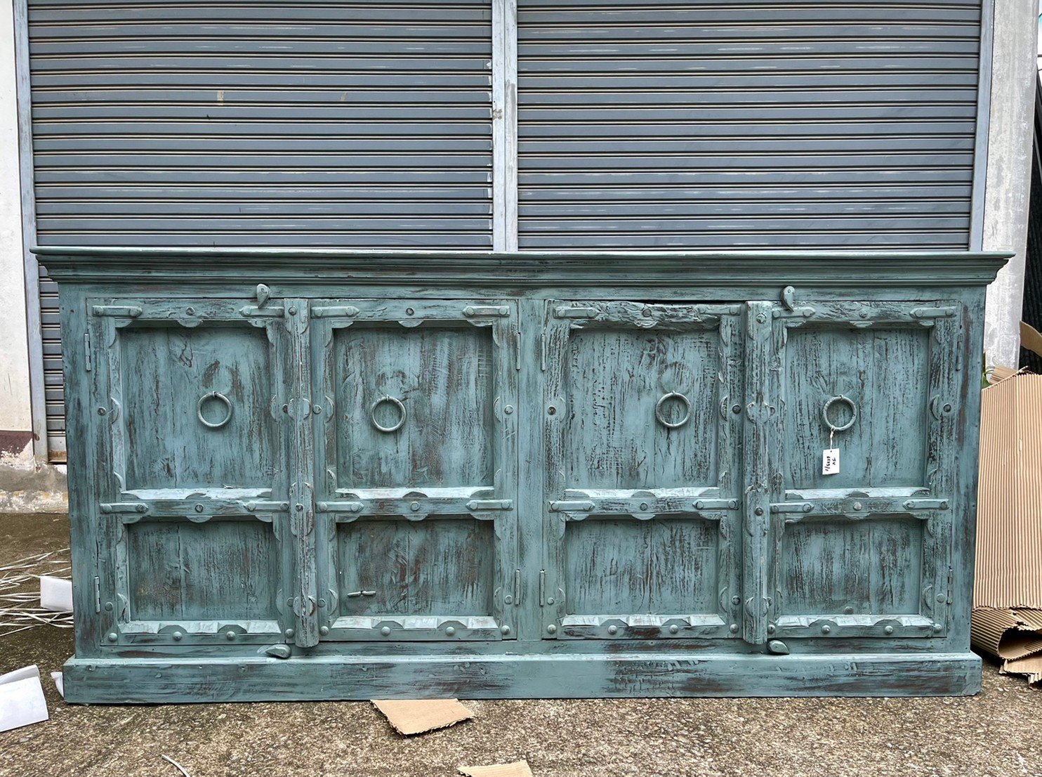 ตู้ยาวสีประตูสีฟ้าขัดหยาบสวย