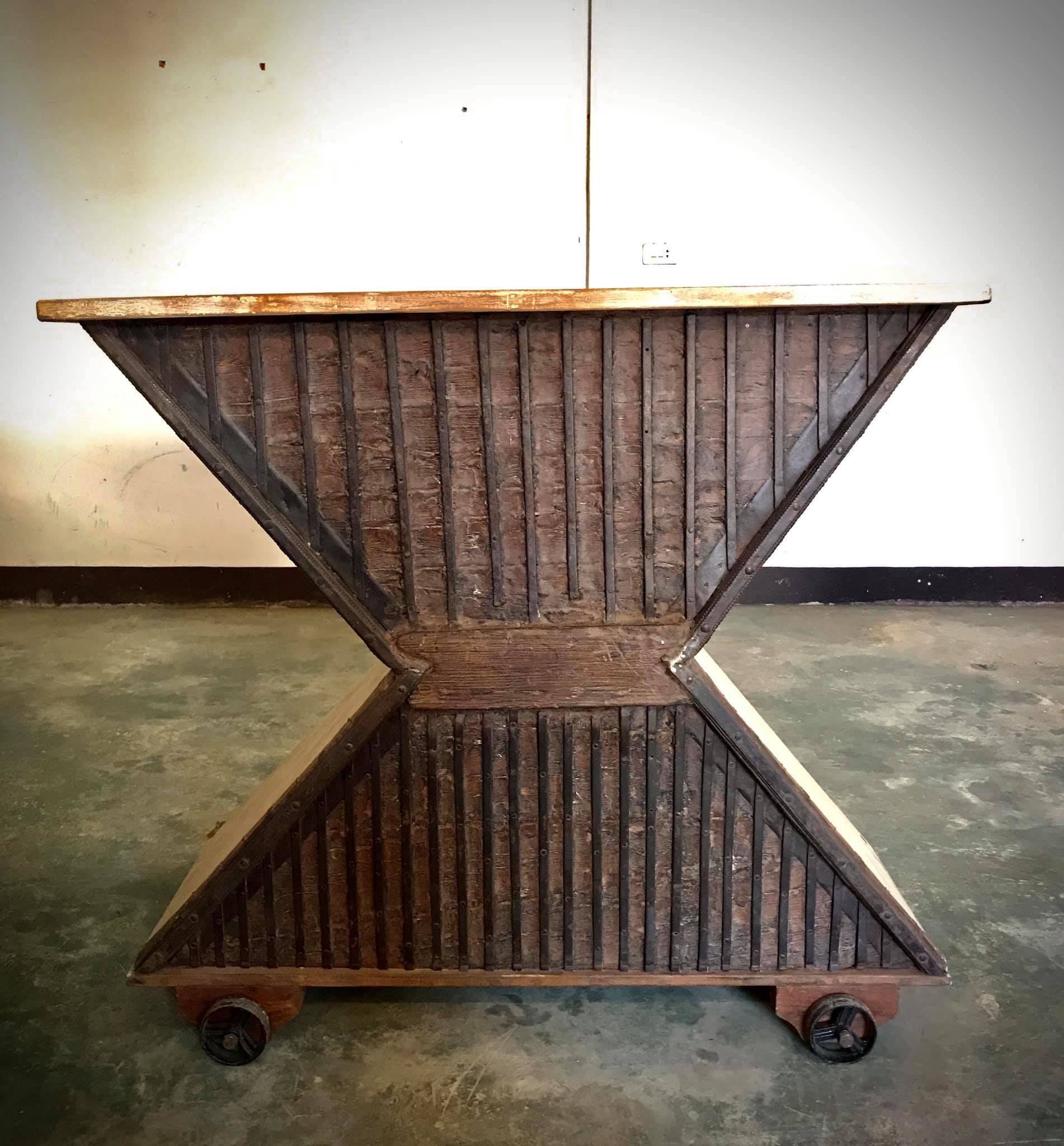 Wooden Counter Bar with Iron Wheels