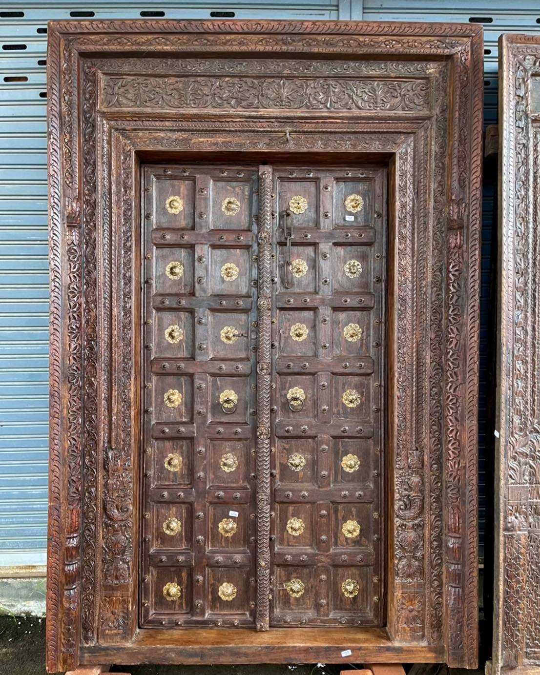 XL61 ประตูอินเดียบานใหญ่แต่งดอกไม้ทองเหลือง