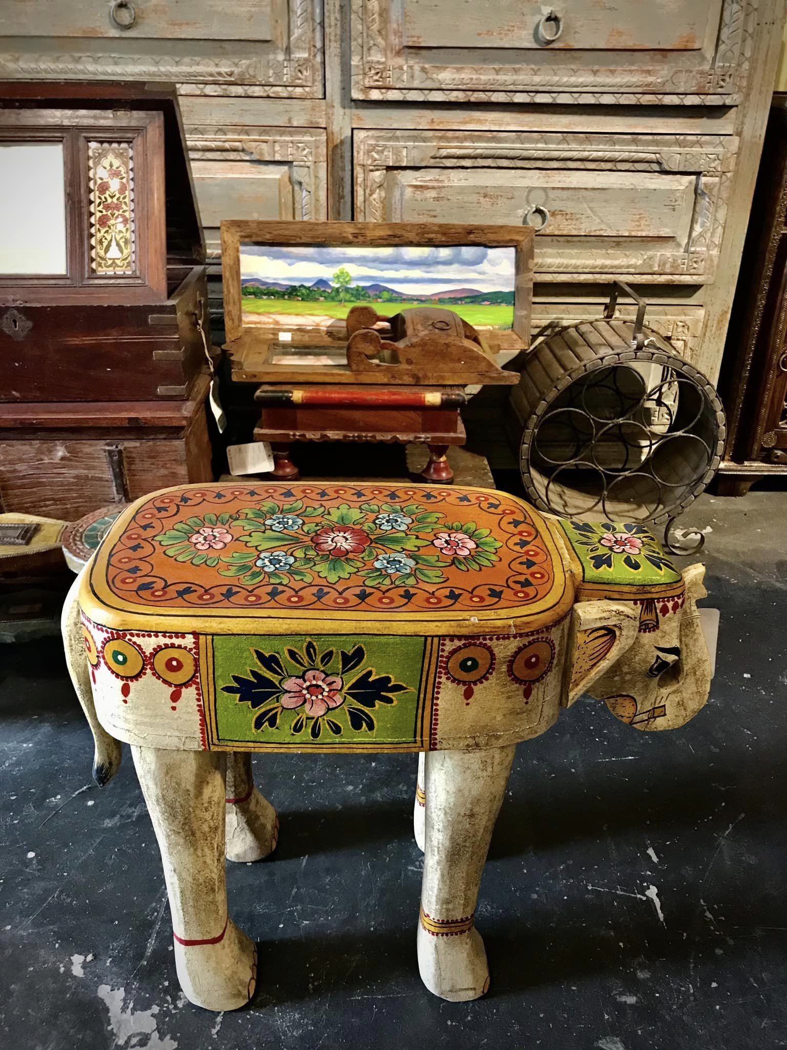 เก้าอี้ช้างไม้เขียนลายศิลป์สดใสสไตล์อินเดีย