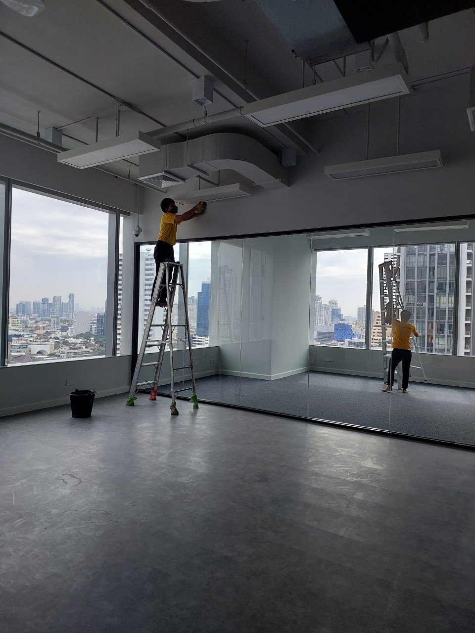 งาน Big Cleaning อาคารสูง  - บริษัท เซเว่นโซลูชั่น จำกัด งาน Big Cleaning อาคารสูง  - บริษัท เซเว่นโซลูชั่น จำกัด