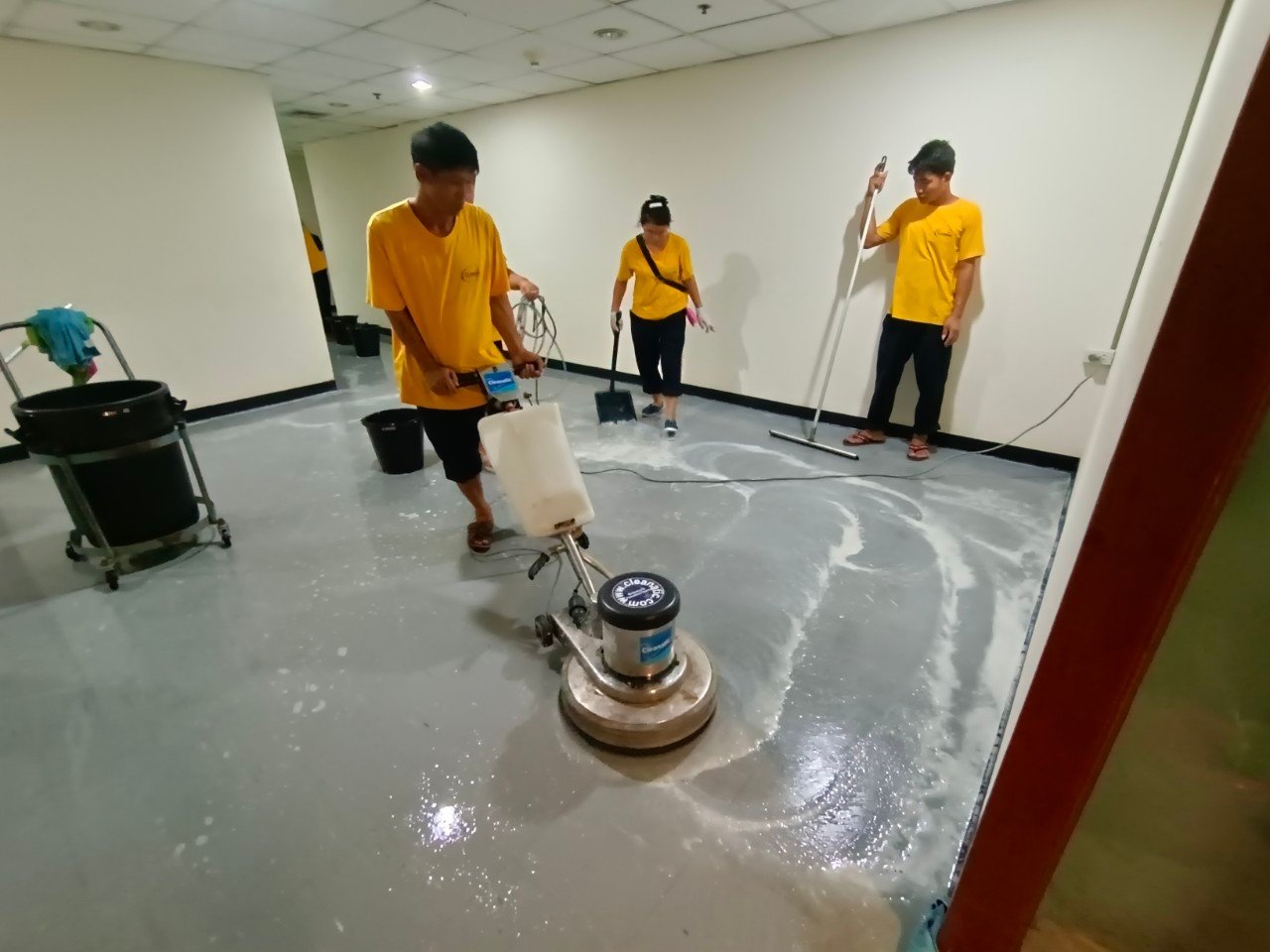 Cleaning Solution ลุยงานขัดพื้น ลงแว็กซ์ สะอาด มีคุณภาพ Cleaning Solution ลุยงานขัดพื้น ลงแว็กซ์ สะอาด มีคุณภาพ