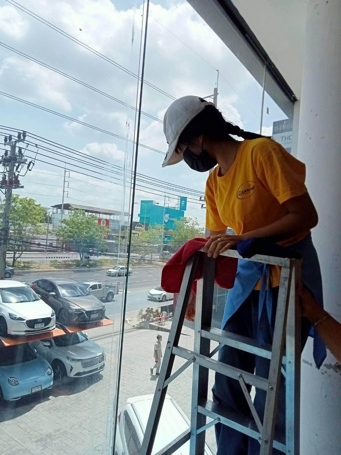 ทีมงานคุณภาพพร้อมเข้าถึงทุกพื้นที่เพื่อลุยงานทำความสะอาด Big Cleaning  ทีมงานคุณภาพพร้อมเข้าถึงทุกพื้นที่เพื่อลุยงานทำความสะอาด Big Cleaning