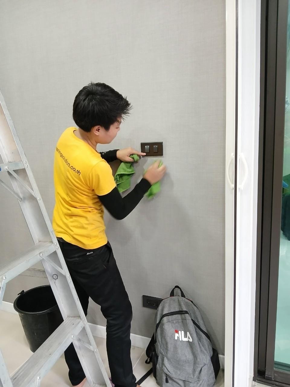 ผู้คนมักให้ความสำคัญกับจุดใหญ่ ที่มองเห็นได้ง่ายในการทำความสะอาด ผู้คนมักให้ความสำคัญกับจุดใหญ่ ที่มองเห็นได้ง่ายในการทำความสะอาด