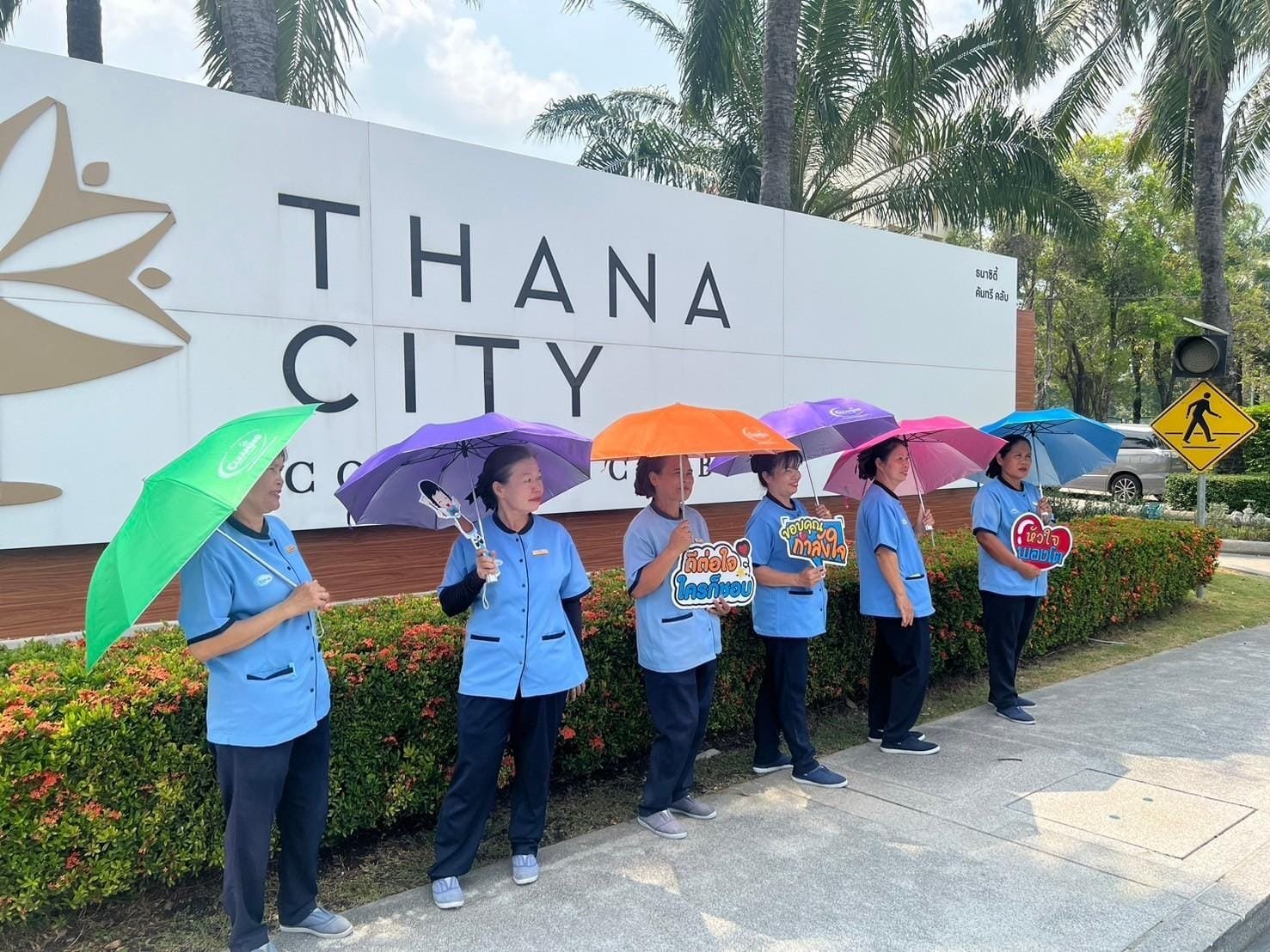 Cleaning solution ใส่ใจทุกรายละเอียด เพื่อให้คุณมั่นใจในความสะอาดเรียบร้อย และดูดีอยู่เสมอ Cleaning solution ใส่ใจทุกรายละเอียด เพื่อให้คุณมั่นใจในความสะอาดเรียบร้อย และดูดีอยู่เสมอ