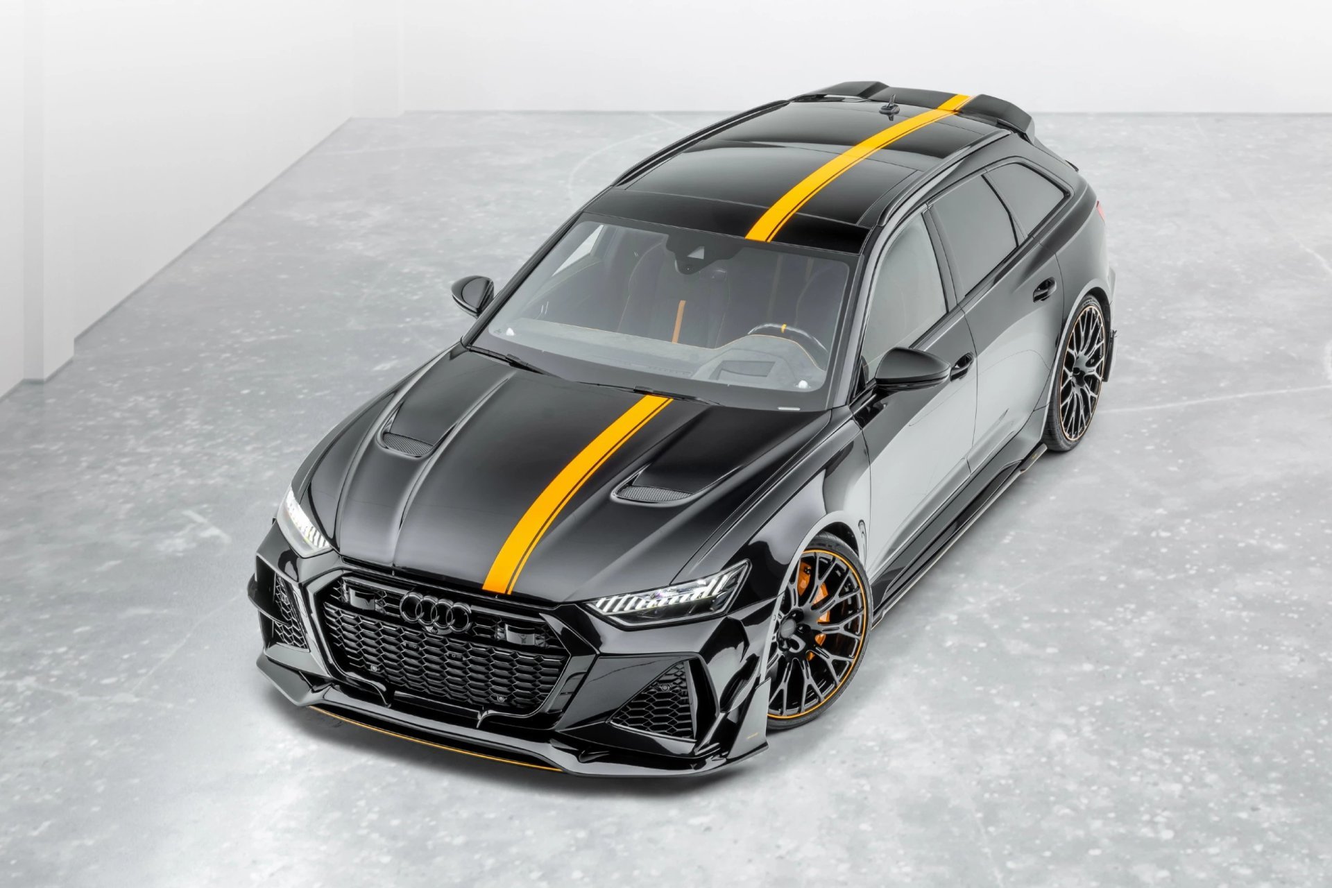 รถยนต์ Audi RS6 Avant C8 ติดตั้งชุดแต่ง MANSORY Carbon Fiber เต็มระบบ