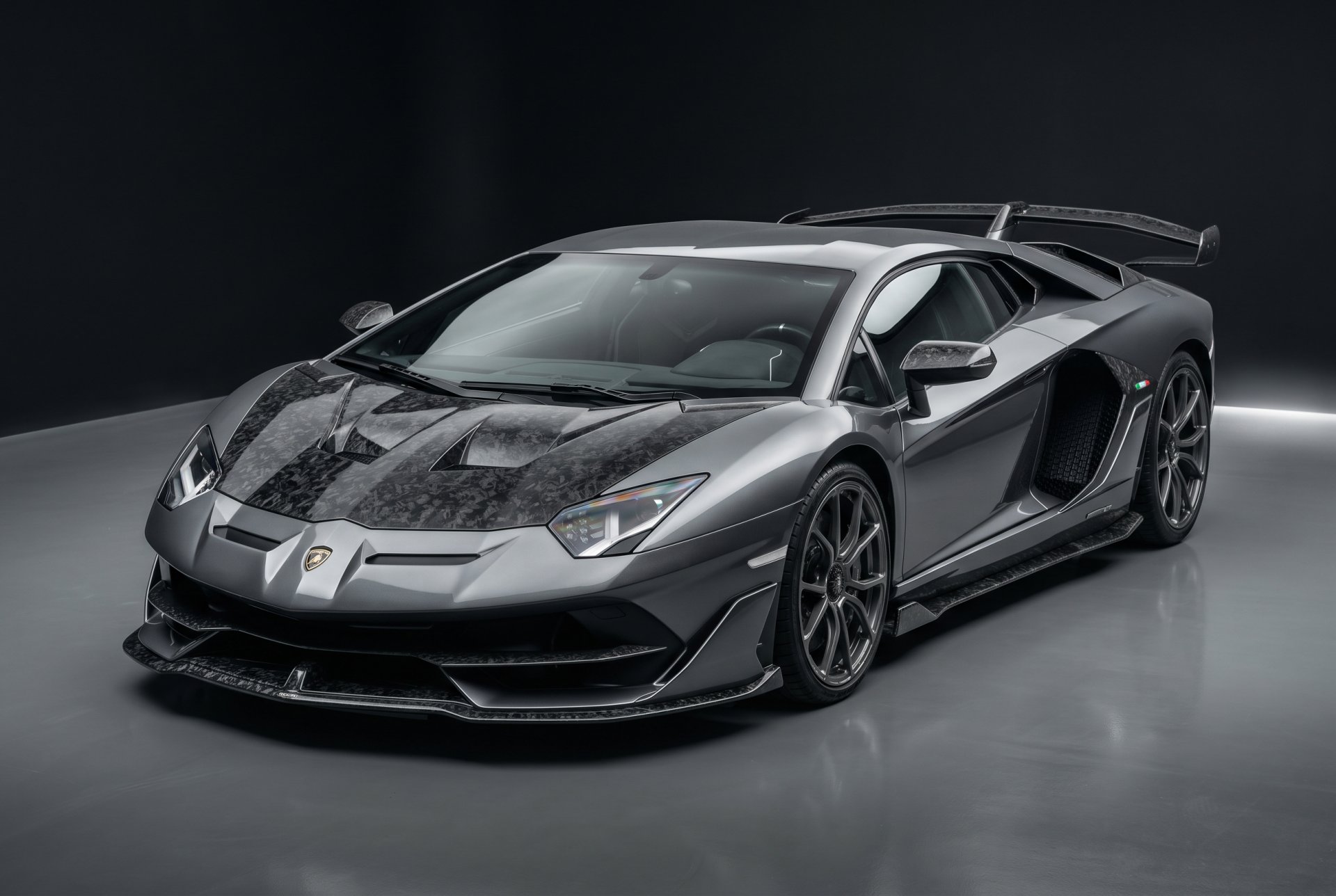 รถซูเปอร์คาร์ติดตั้งชุดแต่งคาร์บอนไฟเบอร์ Mansory Aero Parts ระดับพรีเมียม
