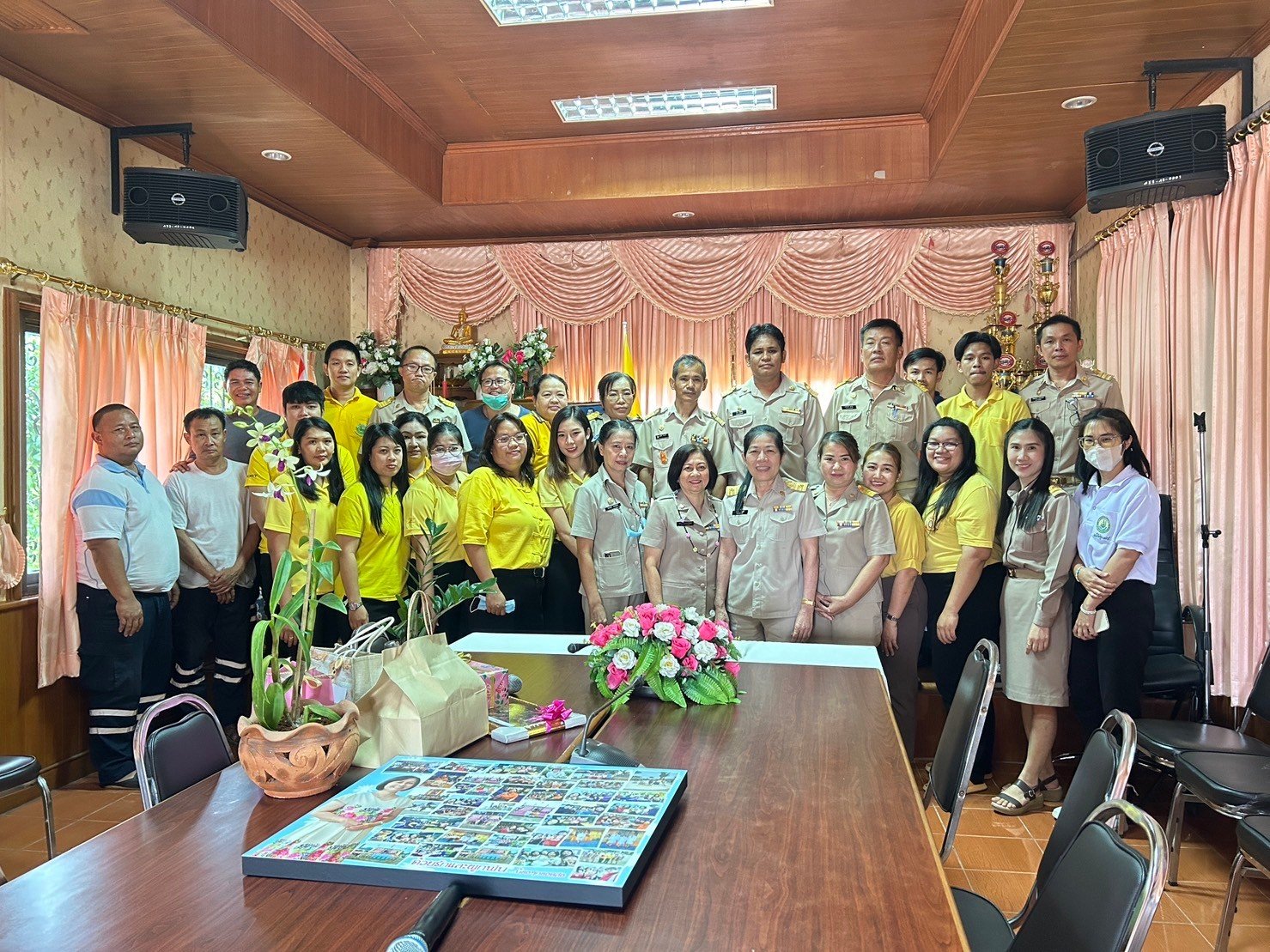 ร่วมกิจกรรมส่งท้ายอย่างเกษม (เหตุออกจากราชการด้วยเหตุลาออก) นางนุสรา ไชยชนะใหญ่ ผู้อำนวยการกองคลัง