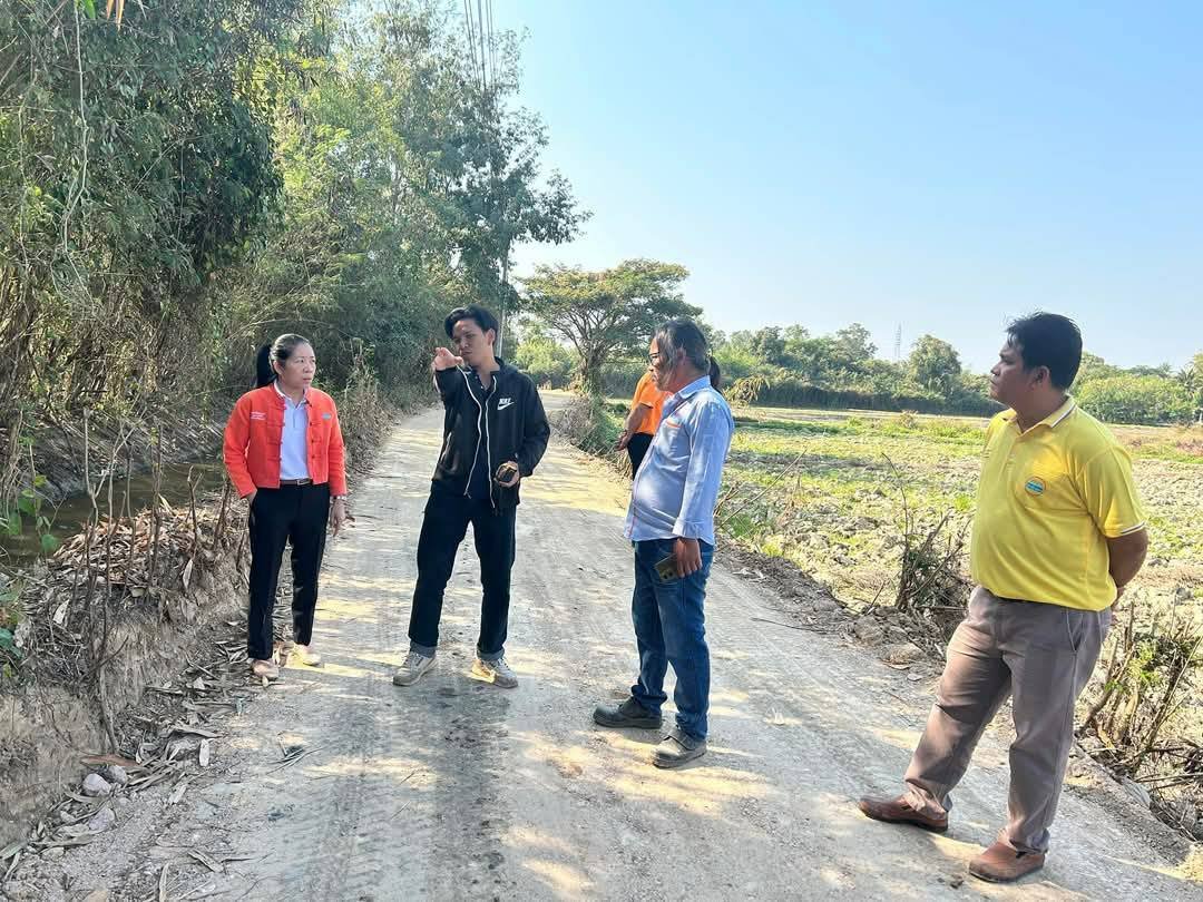 ลงพื้นที่ตรวจเยี่ยมหน้างานโครงการก่อสร้างถนนคอนกรีตเสริมเหล็กทางหลวงท้องถิ่น ลพ.ถ 46060 สายเลียบลำเหมืองส่งน้ำด้วยพลังงานไฟฟ้า หมู่ที่ 4
