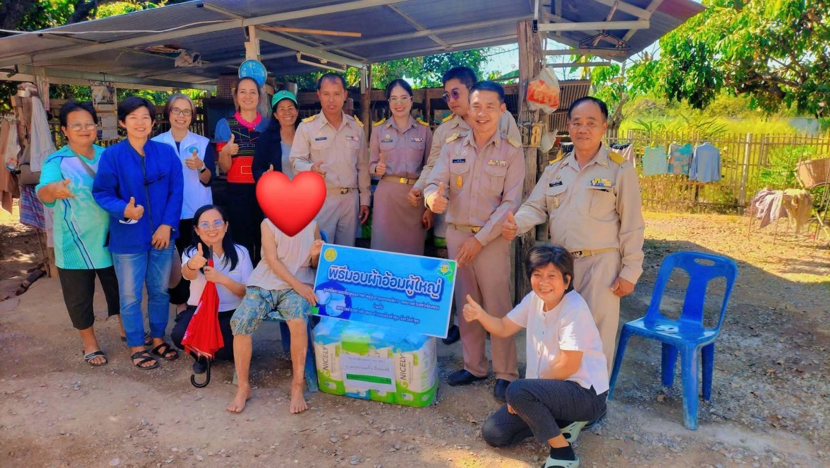 ลงพื้นที่มอบผ้าอ้อมผู้ใหญ่ให้แก่ผู้สูงอายุที่มีภาวะพึ่งพิงในเขตพื้นที่เทศบาลตำบลท่าเชียงทอง