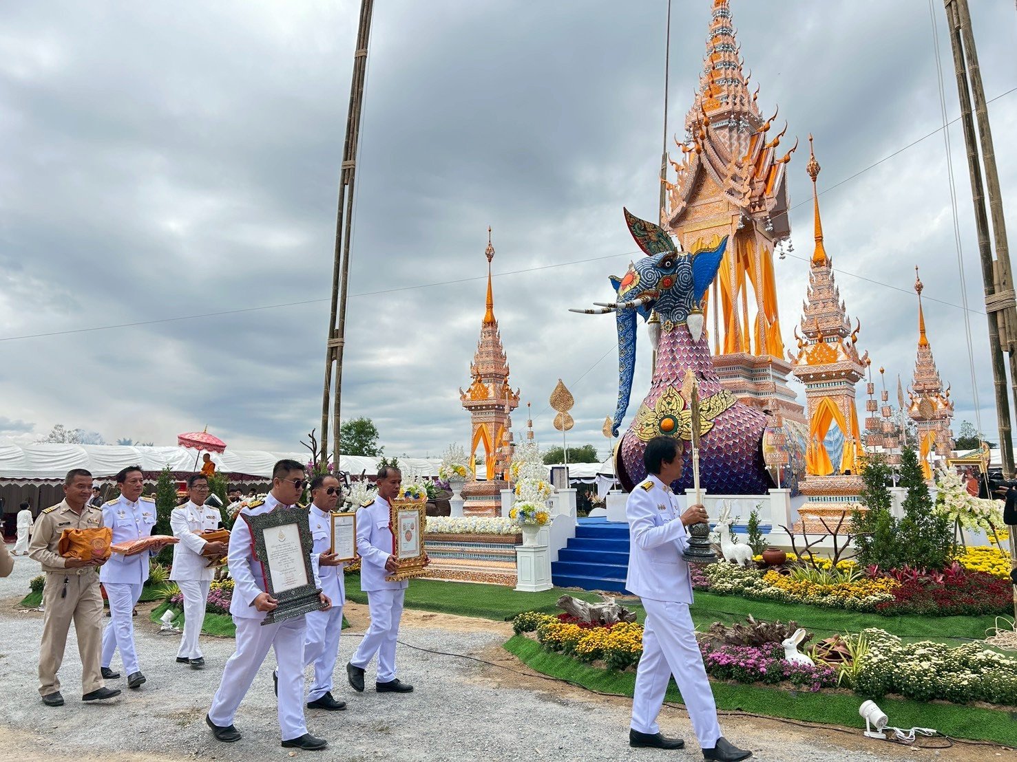 ร่วมงานพระราชทานเพลิงศพ พระครูโสภิตศีลสังวร (หลวงปู่ครูบาสิงห์คำ เตชสีโล)