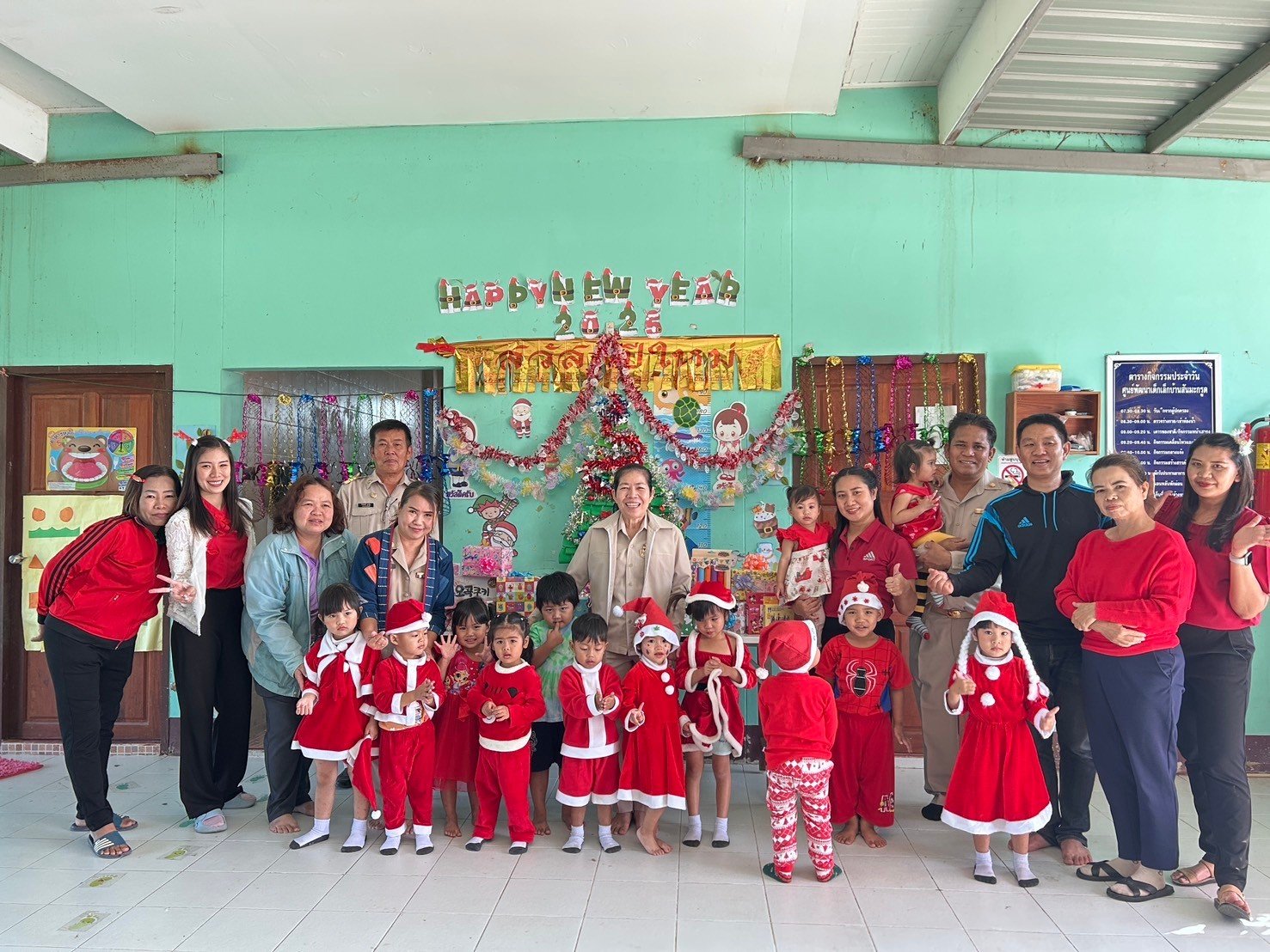 เข้าร่วมกิจกรรมการแลกของขวัญวันปีใหม่ประจำปี พ.ศ. 2568 