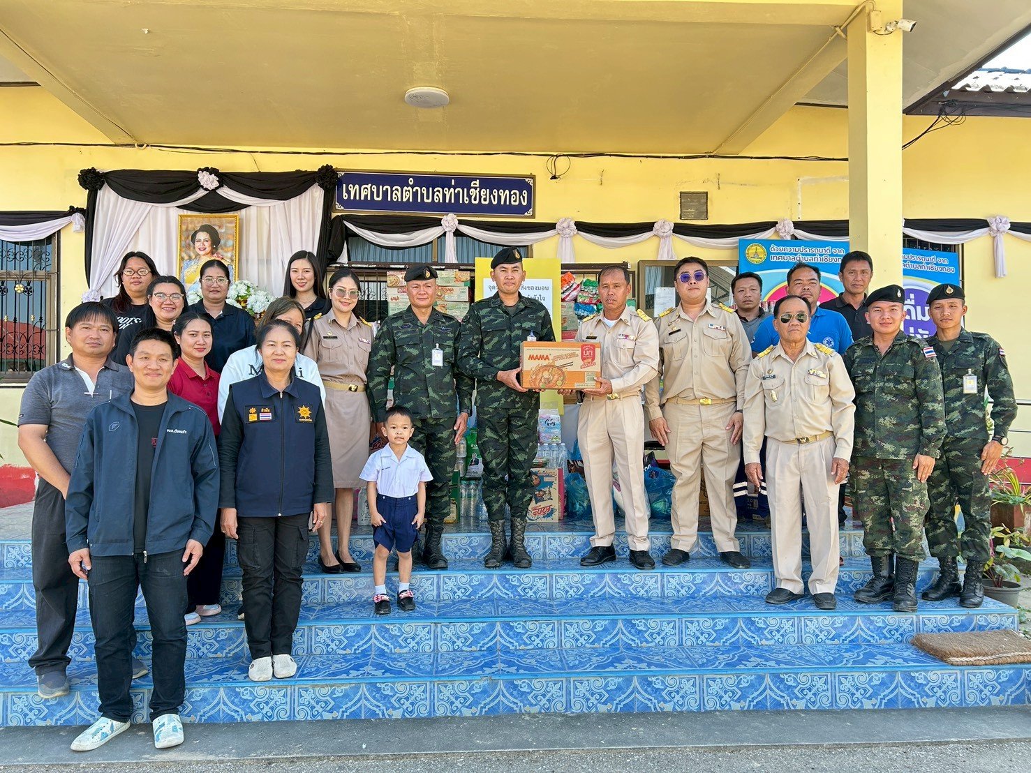 ส่งมอบสิ่งของอุปโภค-บริโภคที่จำเป็น เพื่อเป็นขวัญและกำลังใจให้แก่กำลังพลที่ปฏิบัติหน้าที่ ณ สนามชายแดนไทย - กัมพูชา