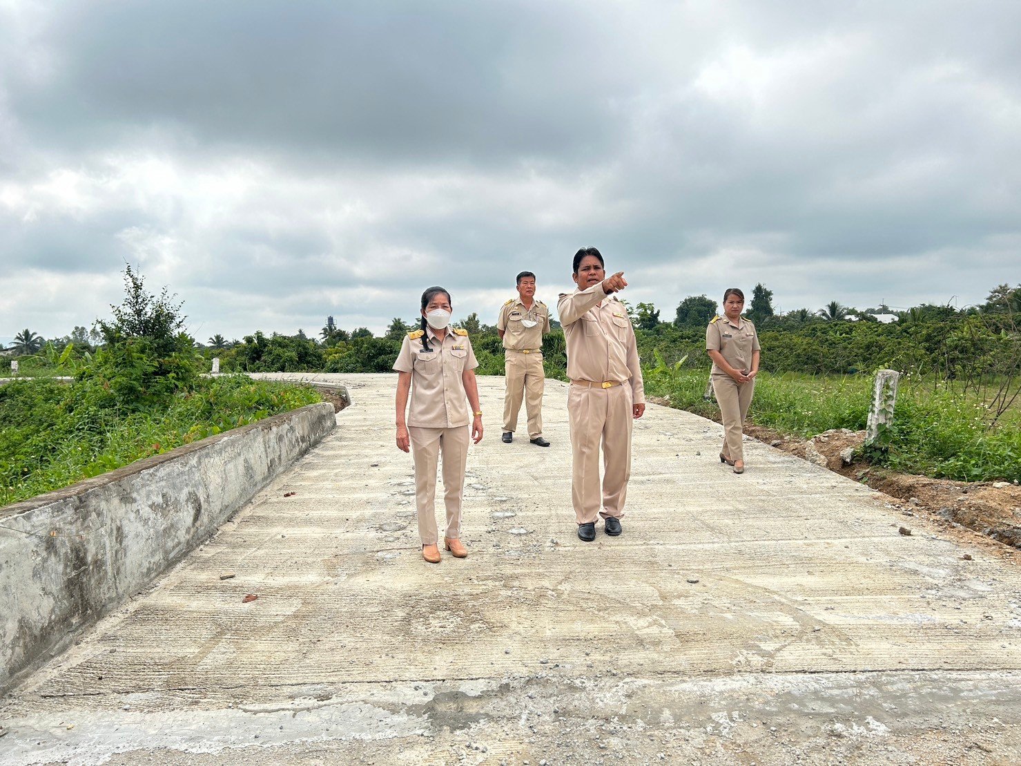 ลงพื้นที่ตรวจเยี่ยมหน้างานโครงการซ่อมแซมถนนคอนกรีตเสริมเหล็กหมู่ที่ 9