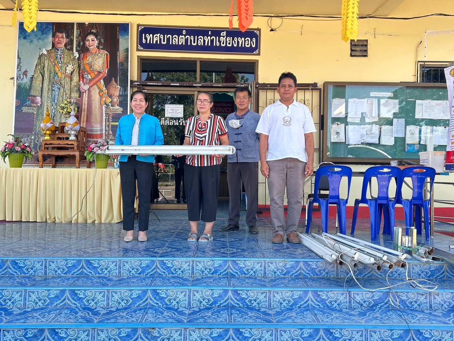 มอบวัสดุอุปกรณ์ไฟฟ้าส่องสว่างสนามกีฬาเปตอง ตามคำร้องของ หมู่ที่ 4 บ้านสันมะโก