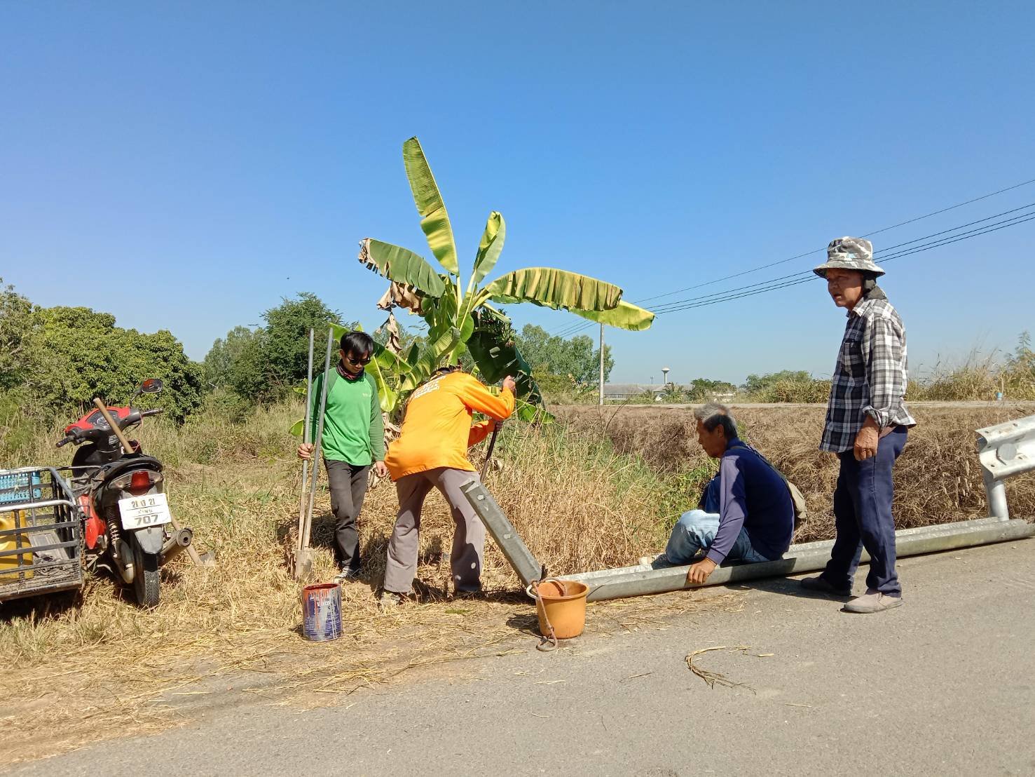 ลงพื้นที่ติดตั้งราวเหล็กกั้นถนนเพิ่มเติม หมู่ที่ 4 บ้านสันมะโก หมู่ที่ 9 ท่าศาลา - แม่ทาหลง