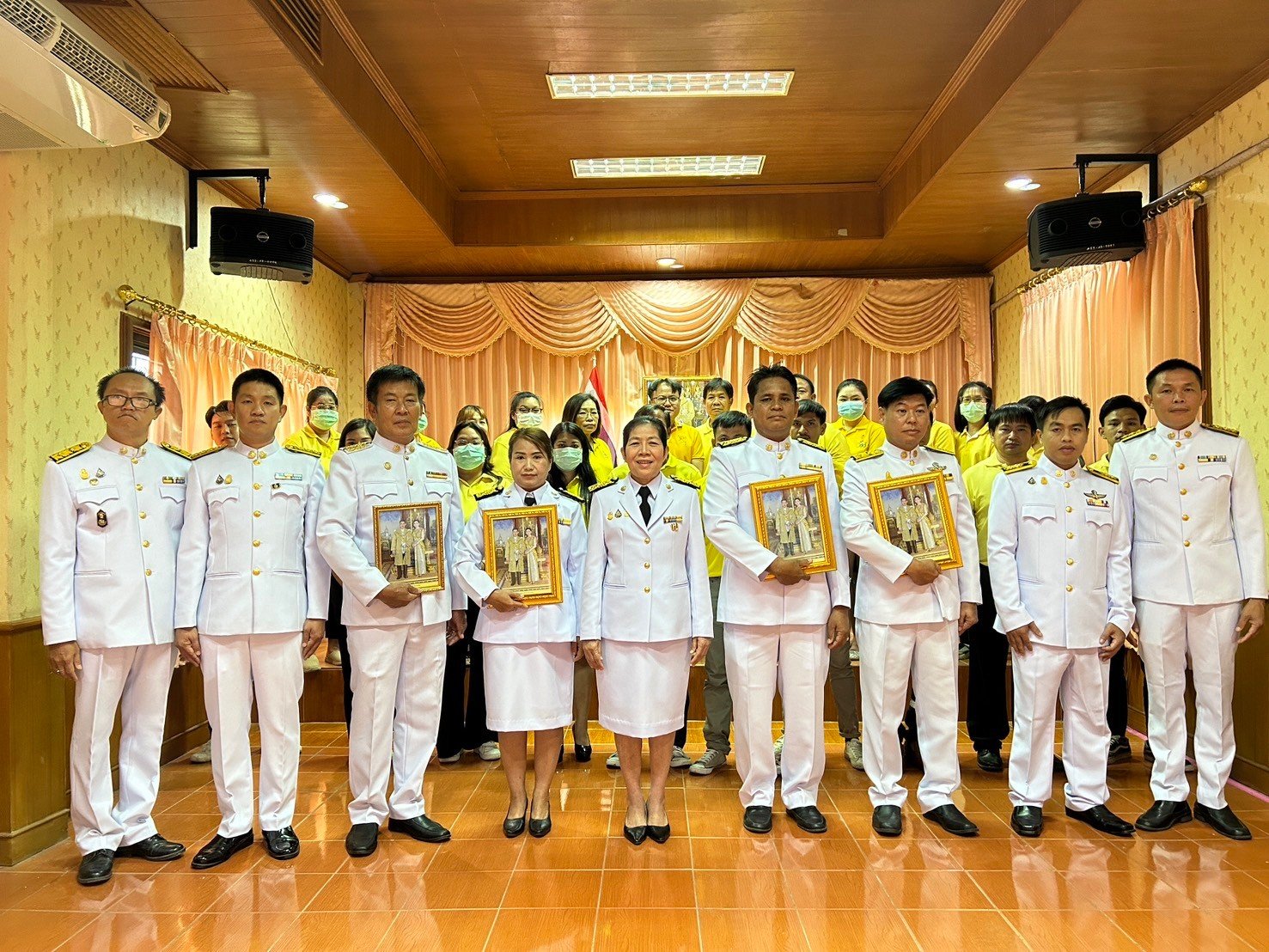 พิธีรับพระราชทานพระบรมฉายาลักษณ์พระบาทสมเด็จพระเจ้าอยู่หัวที่ฉายกับสมเด็จพระนางเจ้าฯ พระบรมราชินี ให้แก่ส่วนราชการสังกัดเทศบาลตำบลท่าเชียงทองและศูนย์พัฒนาเด็กเล็กเทศบาลตำบลท่าเชียงทอง