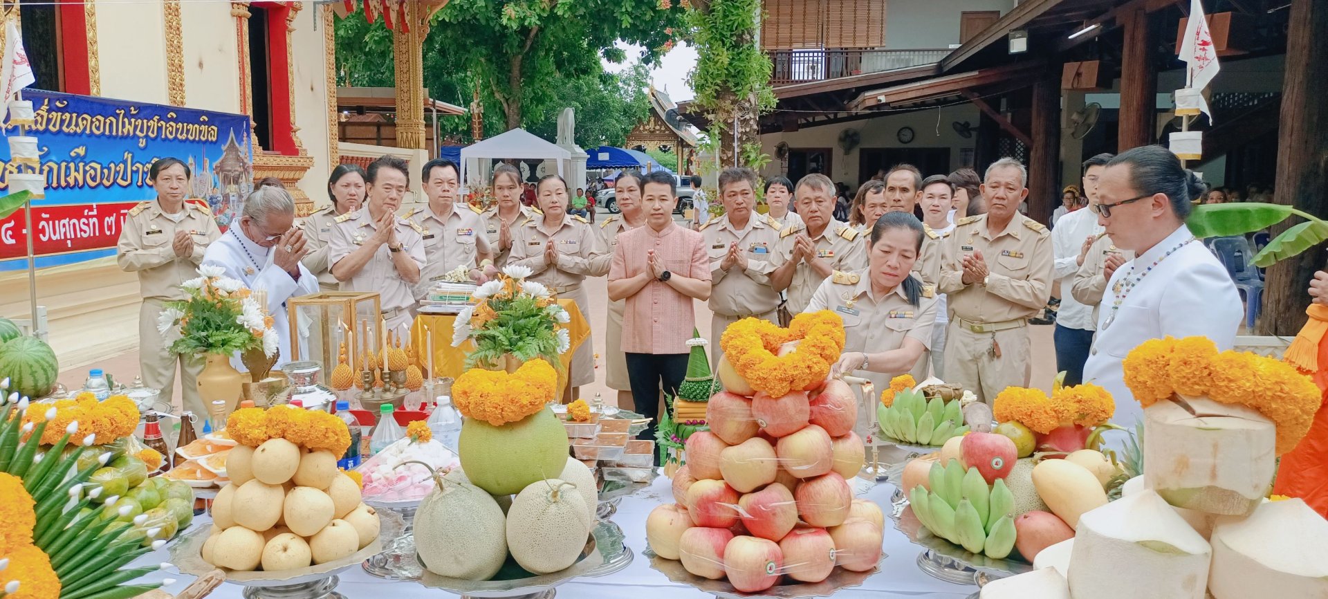 ร่วมงานบวงสรวง งานประเพณีใส่ขันดอกไม้บูชาอินทขิล เสาหลักเมืองป่าซาง