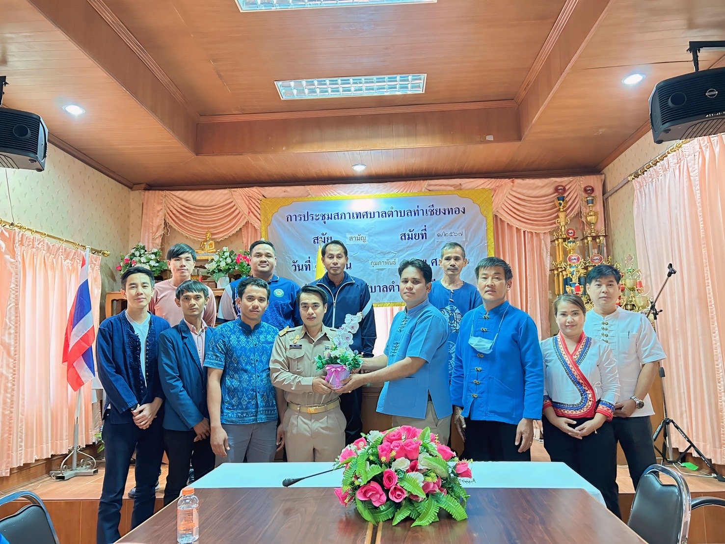 ร่วมให้การต้อนรับ คณะจากองค์การบริหารส่วนตำบลแม่ตื๋น ในโอกาสที่ได้เดินทางมาส่ง นายศตคุณ วรรณภิละ ซึ่งได้โอนย้ายมาดำรงตำแหน่ง เจ้าพนักงานป้องกันและบรรเทาสาธารณภัยปฏิบัติงาน สังกัด สำนักปลัดเทศบาลตำบลท่าเชียงทอง