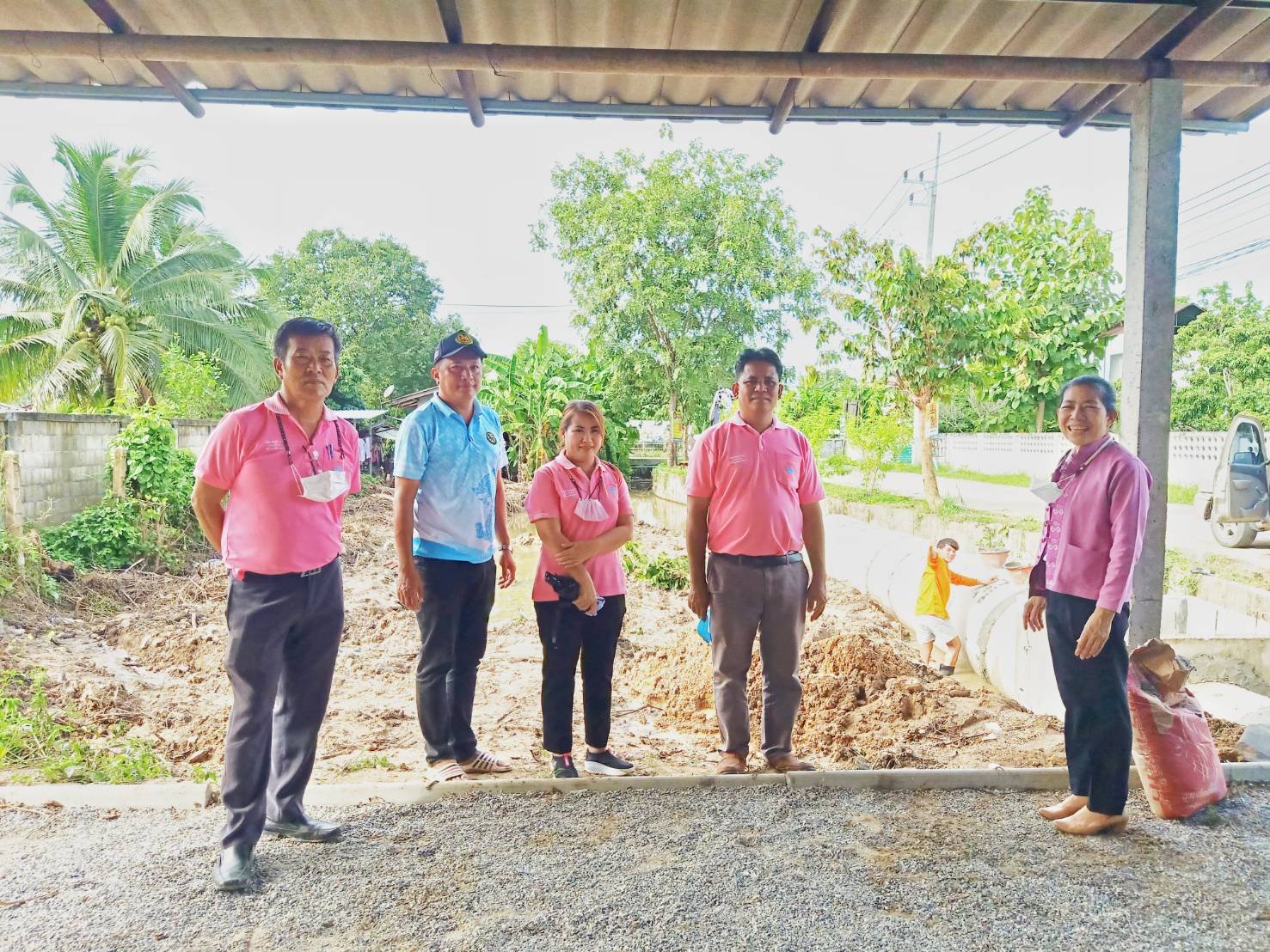 ลงพื้นที่ตรวจเยี่ยมโครงการก่อสร้างระบบระบายน้ำ ด้วยการวางท่อระบายน้ำคอนกรีตเสริมเหล็ก หมู่ที่ 4 บ้านสันมะโก ตำบลบ้านแป้น อำเภอเมือง จังหวัดลำพูน