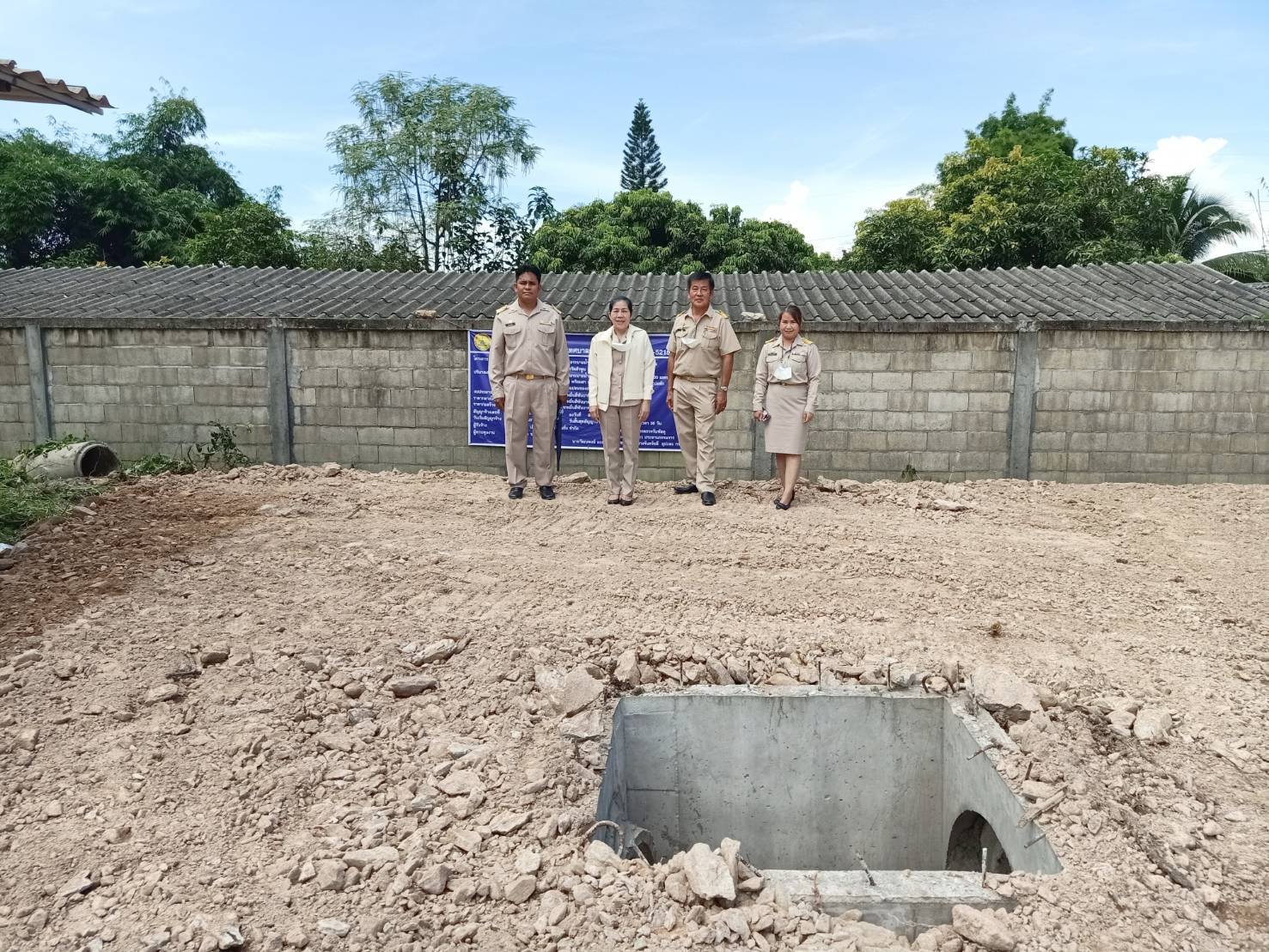  ลงพื้นที่ตรวจเยี่ยมโครงการก่อสร้างระบบระบายน้ำ ด้วยการวางท่อระบายน้ำคอนกรีตเสริมเหล็ก หมู่ที่ 4 บ้านสันมะโก