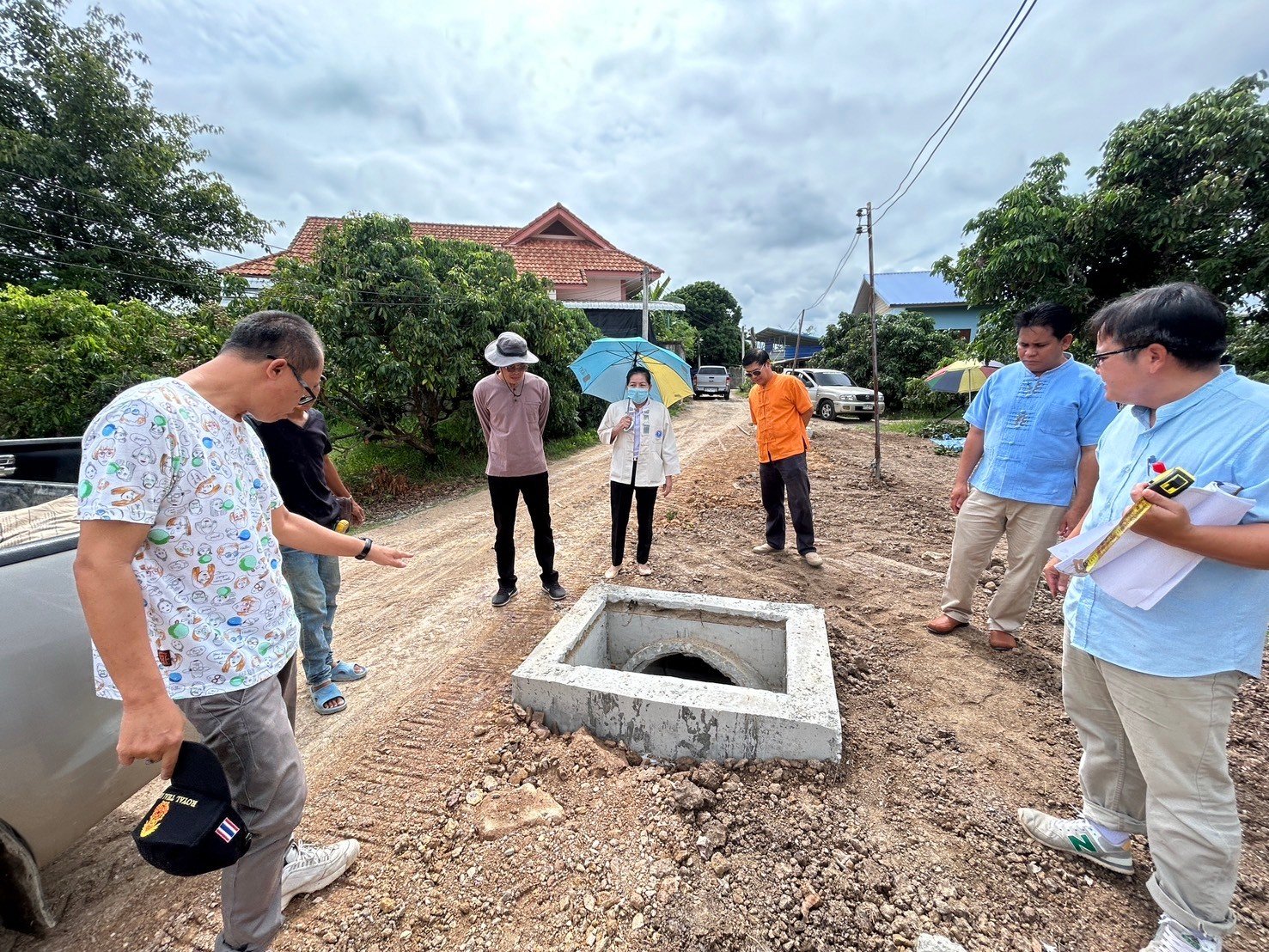 ลงพื้นที่ตรวจหน้างาน โครงการก่อสร้างถนนคอนกรีตเสริมเหล็กสายซอยข้างบ้านโกตา หมู่ที่ 2 บ้านสันมะกรูด