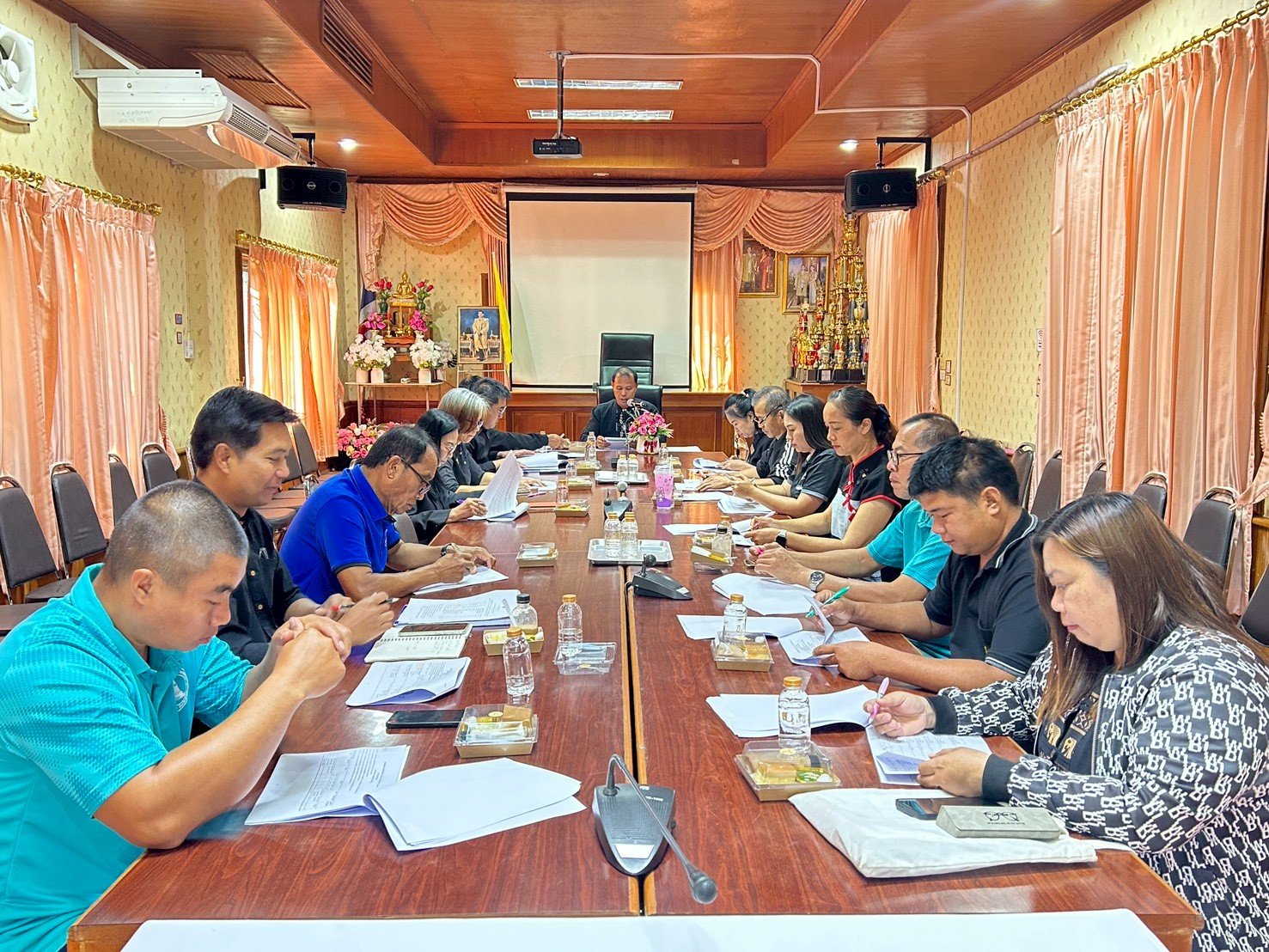 พิจารณาร่างแผนพัฒนาท้องถิ่น พ.ศ. 2566 - 2570 เพิ่มเติมครั้งที่ 1/2569