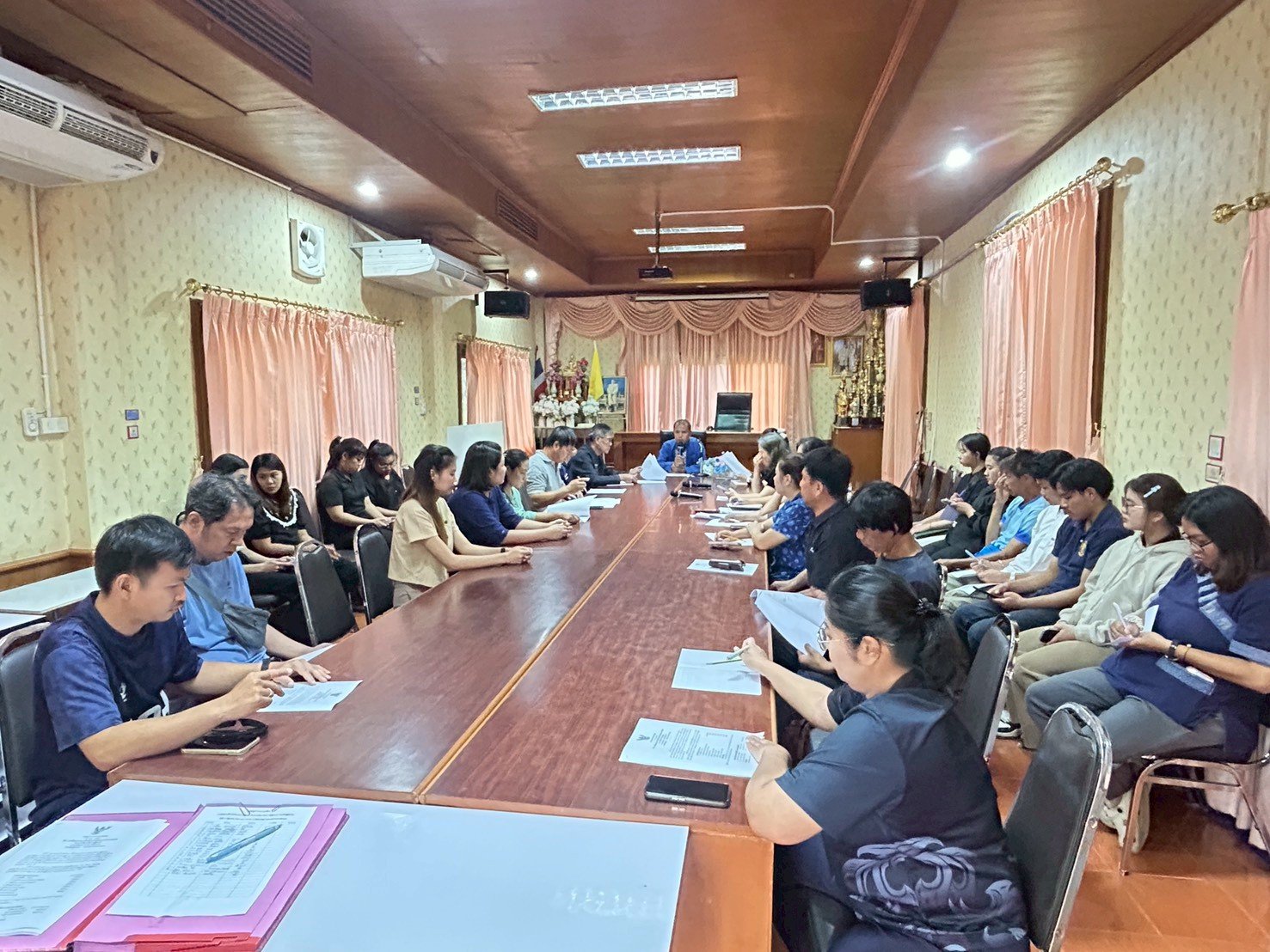 ร่วมประชุมชี้แจงการจัดสถานที่การรับใบประกาศนียบัตร โครงการพัฒนาศักยภาพผู้สูงอายุ