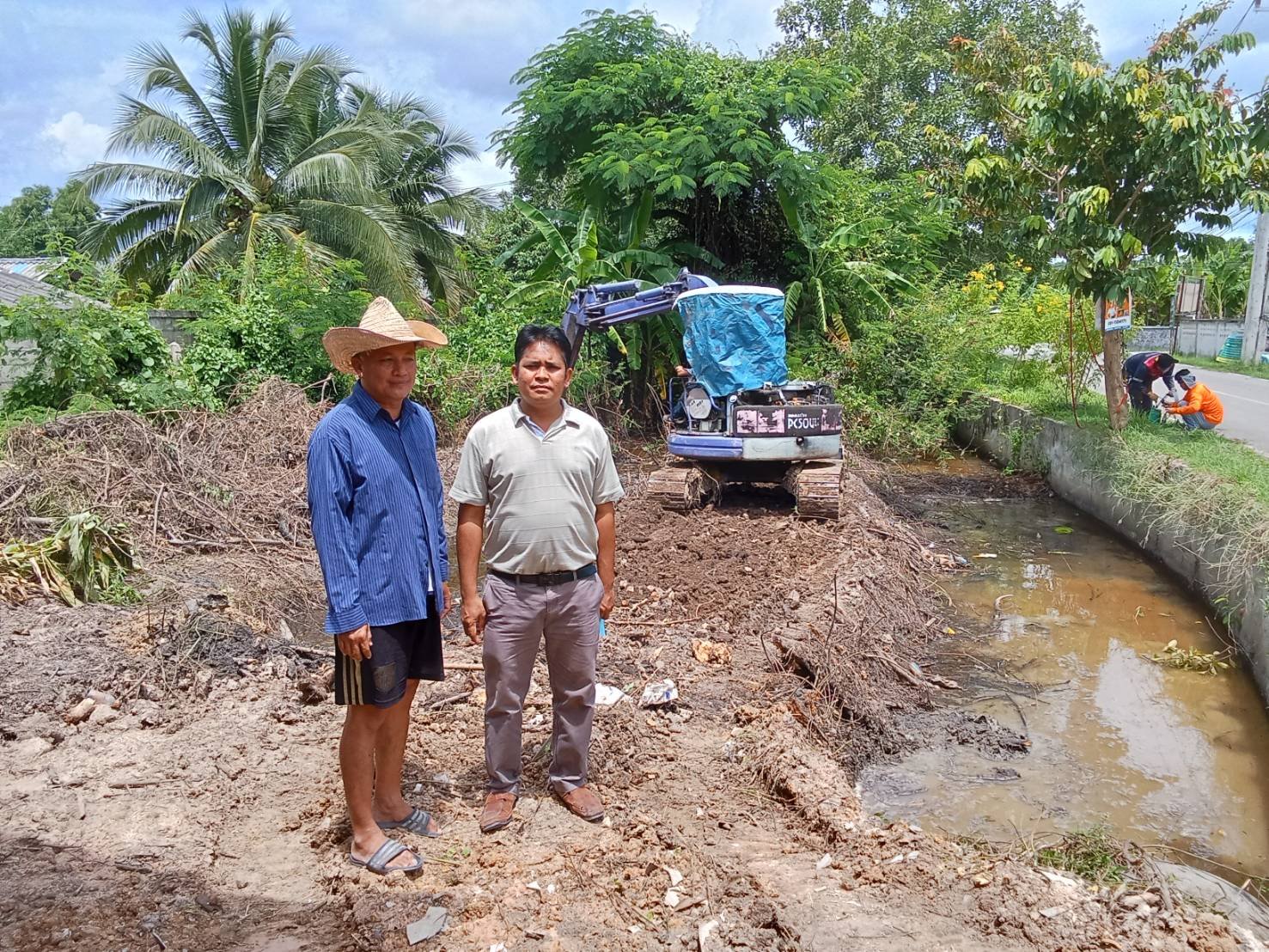  ลงพื้นที่ติดตามโครงการวางท่อระบายน้ำบริเวณ หมู่ที่ 4 บ้านสันมะโก ตำบลบ้านแป้น อำเภอเมือง จังหวัดลำพูน