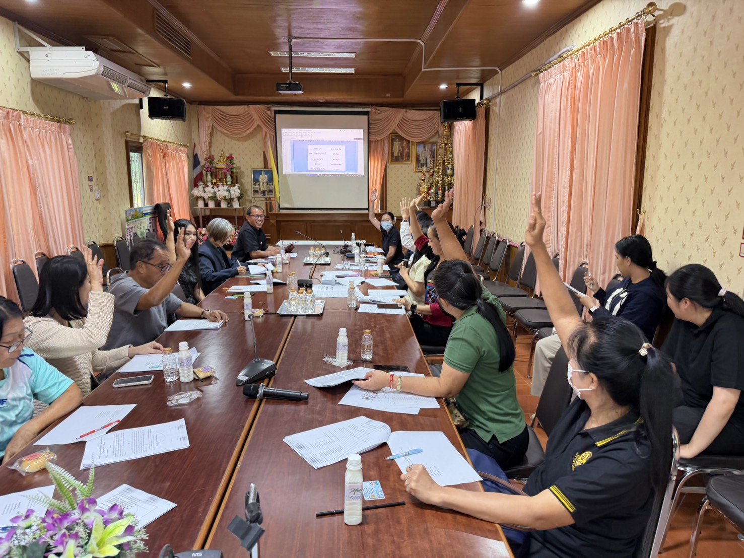 เข้าร่วมประชุมคณะกรรมการศูนย์พัฒนาคุณภาพชีวิตผู้สูงอายุและผู้พิการ
