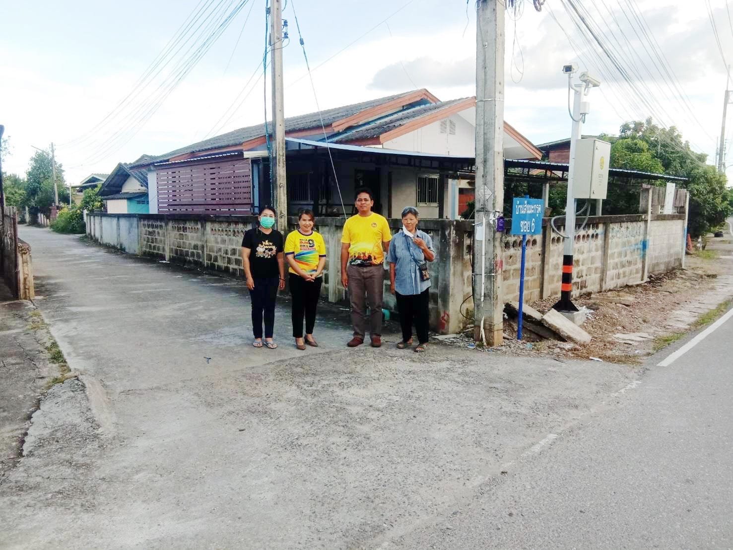 ลงพื้นที่สำรวจพื้นผิวถนน ตามใบคำร้อง เนื่องจากถนนเป็นหลุม ผิวถนนแตกร้าวบริเวณปากทางเข้าซอย 6 หมู่ที่2