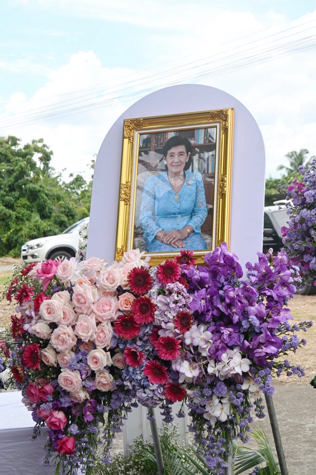 เข้าร่วมพิธีพระราชทานเพลิงศพ คุณแม่ทวีศรี ใจทัน