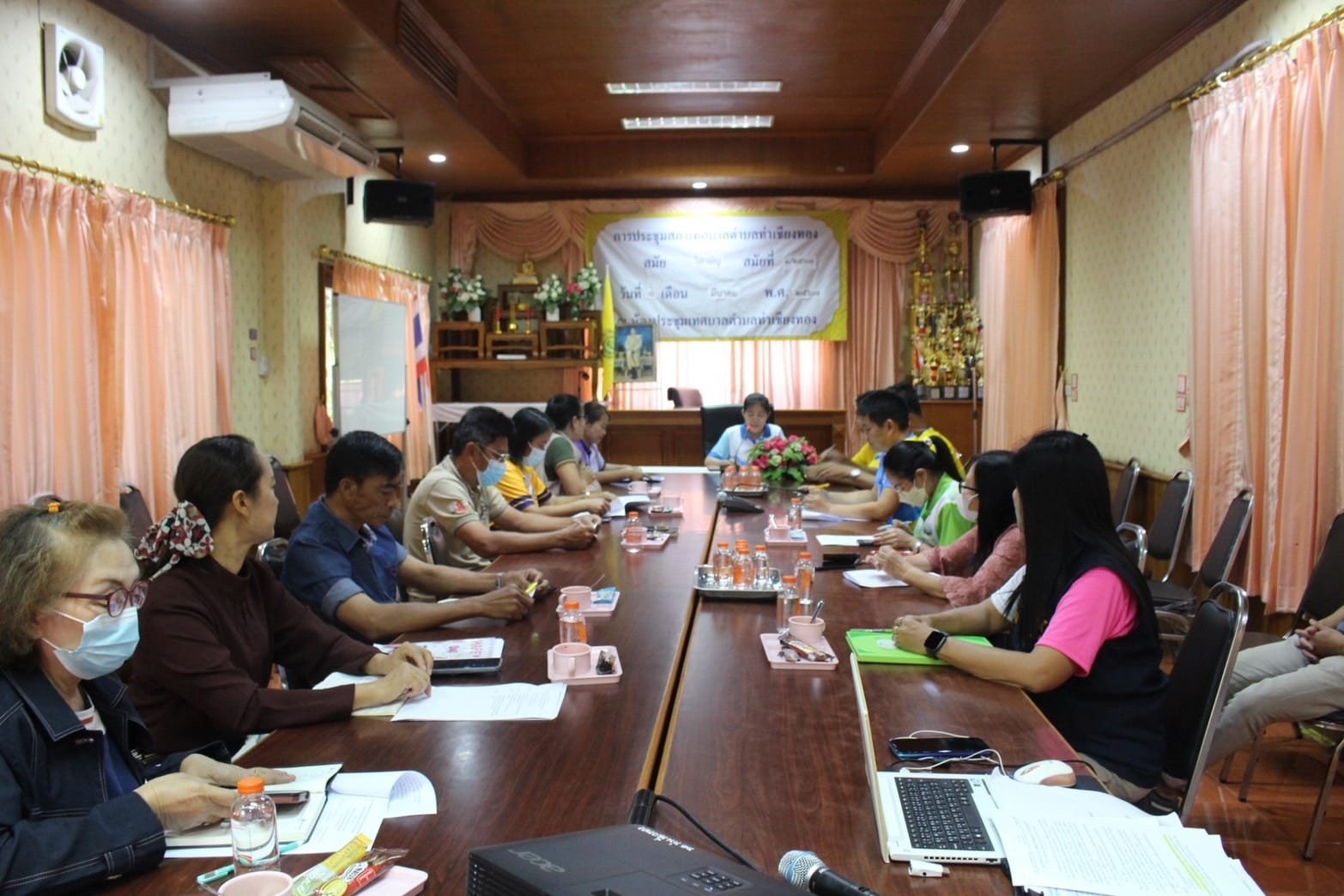 ประชุมคณะกรรมการโครงการปรับสภาพแวดล้อมที่อยู่อาศัยให้แก่คนพิการและผู้สูงอายุเทศบาลตำบลท่าเชียงทอง ประจำปีงบประมาณ 2567