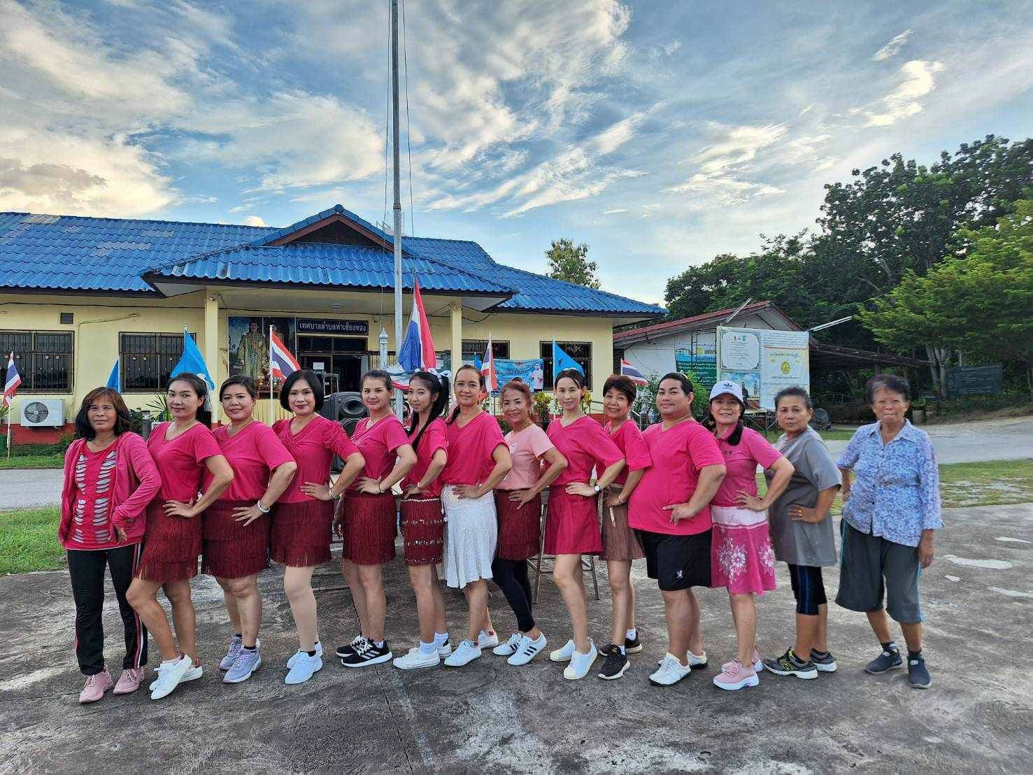 จัดกิจกรรมออกกำลังกายเพื่อสุขภาพตามโครงการ TO BE NUMBER ONE (เป็นหนึ่งโดยไม่พึ่งยาเสพติด)