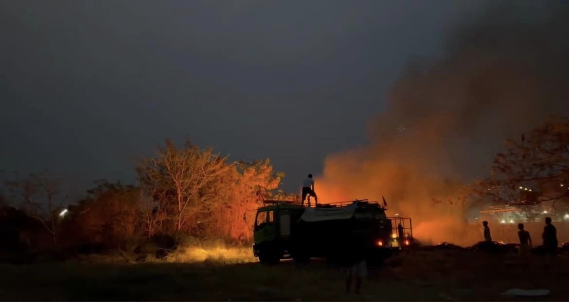 ลงพื้นที่ระงับเหตุเพลิงไหม้หญ้าแห้ง หมู่ที่ 1 บ้านป่าซางน้อย ตำบลบ้านแป้น อำเภอเมืองลำพูน จังหวัดลำพูน