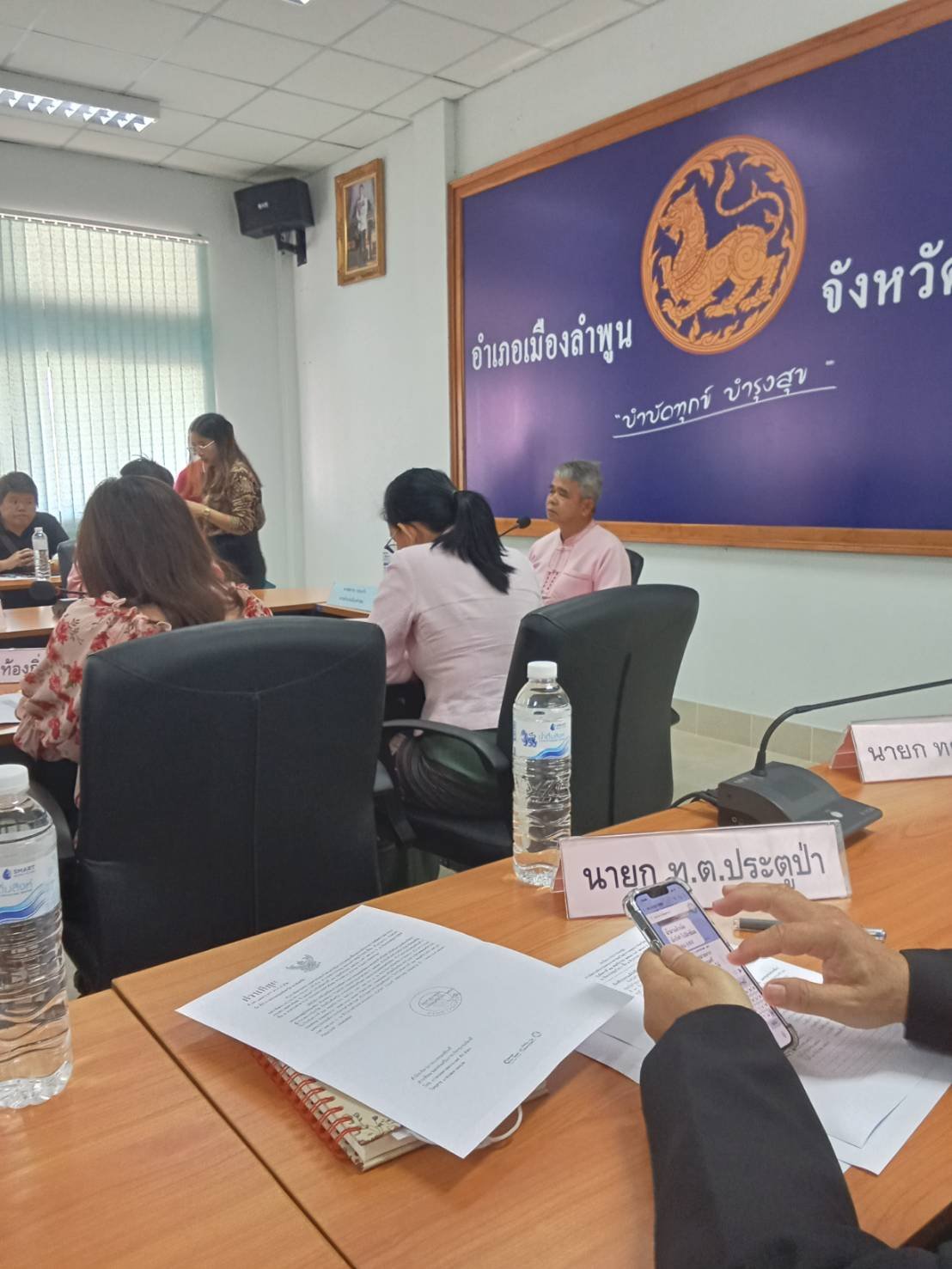 เข้าร่วมประชุมเพื่อมอบนโยบายการขจัดความยากจนและพัฒนาคนทุกช่วงวัยอย่างยั่งยืนและเข้าร่วมประชุมการเตรียมความพร้อมในการจัดงานสักการะพระนางจามเทวีและงานฤดูหนาวจังหวัดลำพูนประจำปี 2566