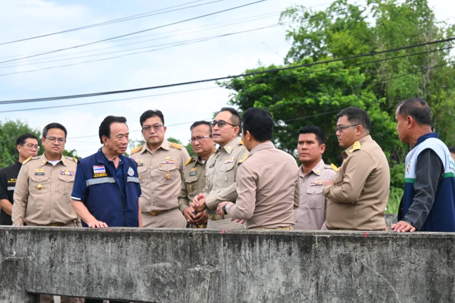 ลงพื้นที่ตรวจเยี่ยมการดำเนินการกำจัดวัชพืชในลำน้ำแม่ทา