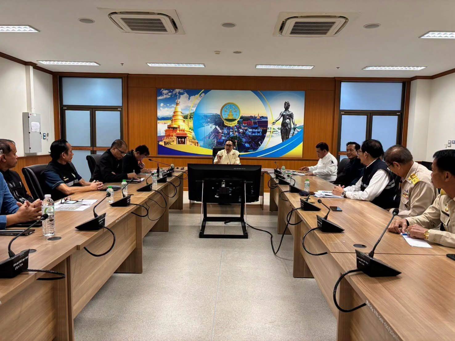 ประชุมเพื่อปรึกษาหรือแนวทางการดำเนินการแก้ไขปัญหา และแนวทางการบริหารการจัดการลำน้ำแม่ทา