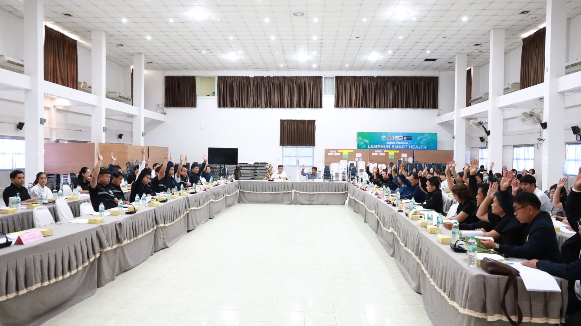  เข้าร่วมประชุมคณะกรรมการพัฒนาและประชาคมท้องถิ่น