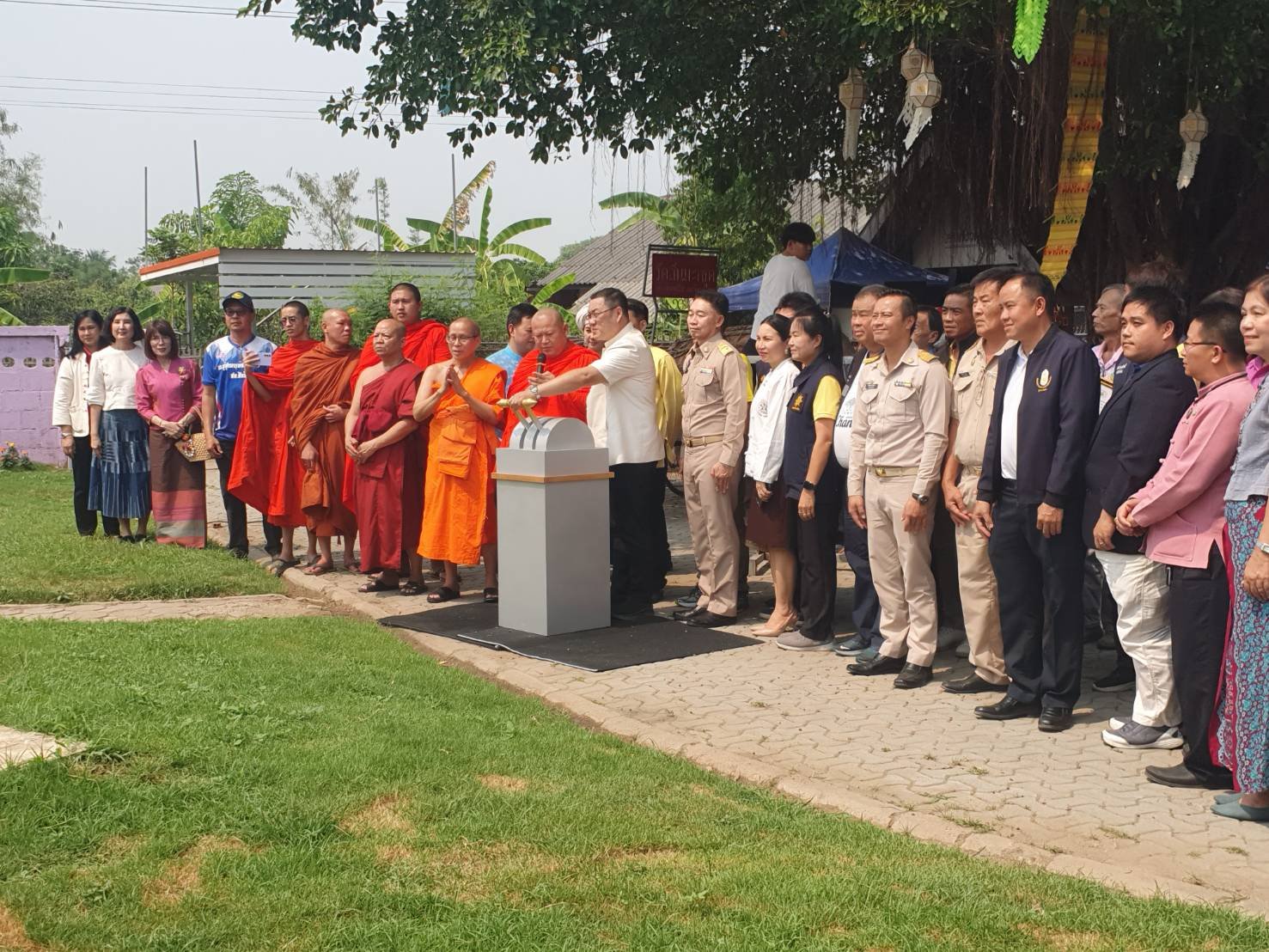 เข้าร่วมเป็นเกียรติพิธีเปิดงานมหกรรม กิจกรรมผู้สูงอายุและเปิดป้ายศูนย์ส่งเสริมการเรียนรู้ตลอดชีวิตของผู้สูงอายุ