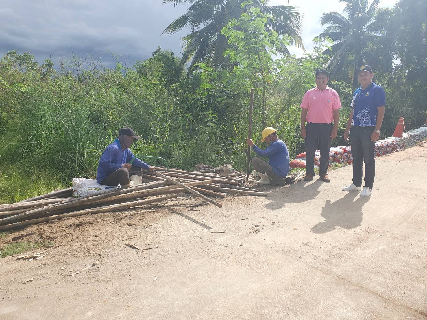 ลงพื้นที่ติดตามหน้างานโครงการขยายไหล่ทาง เขตติดต่อหมู่ 1และ หมู่ 4