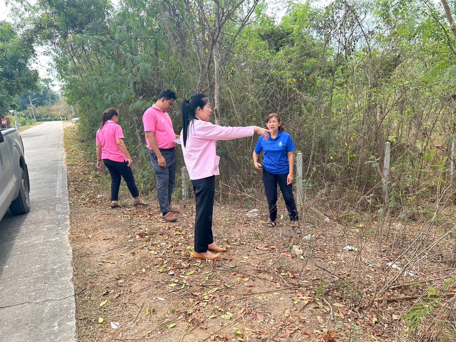 ลงพื้นที่สำรวจจุดที่มีการทิ้งขยะในพื้นที่สาธารณะ