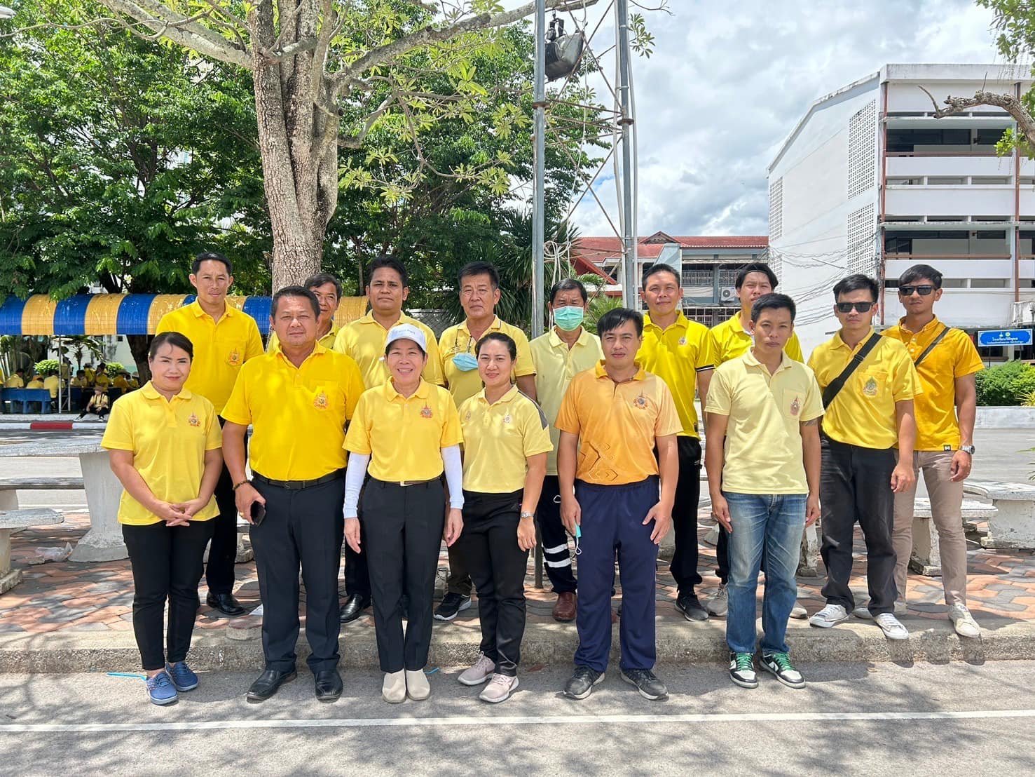 ร่วมกิจกรรมวิ่ง ปั่น ธงตราสัญลักษณ์ งานเฉลิมพระเกียรติพระบาทสมเด็จพระเจ้าอยู่หัว เนื่องในโอกาสพระราชพิธีมหามงคลเฉลิมพระชนมพรรษา 6 รอบ