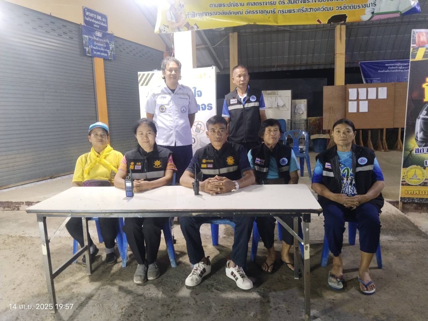 ลงพื้นที่ตรวจเยี่ยมด่านชุมชนทั้ง 4 หมู่บ้านในการป้องกันและลดอุบัติเหตุทางถนนในช่วงเทศกาลสงกรานต์ 