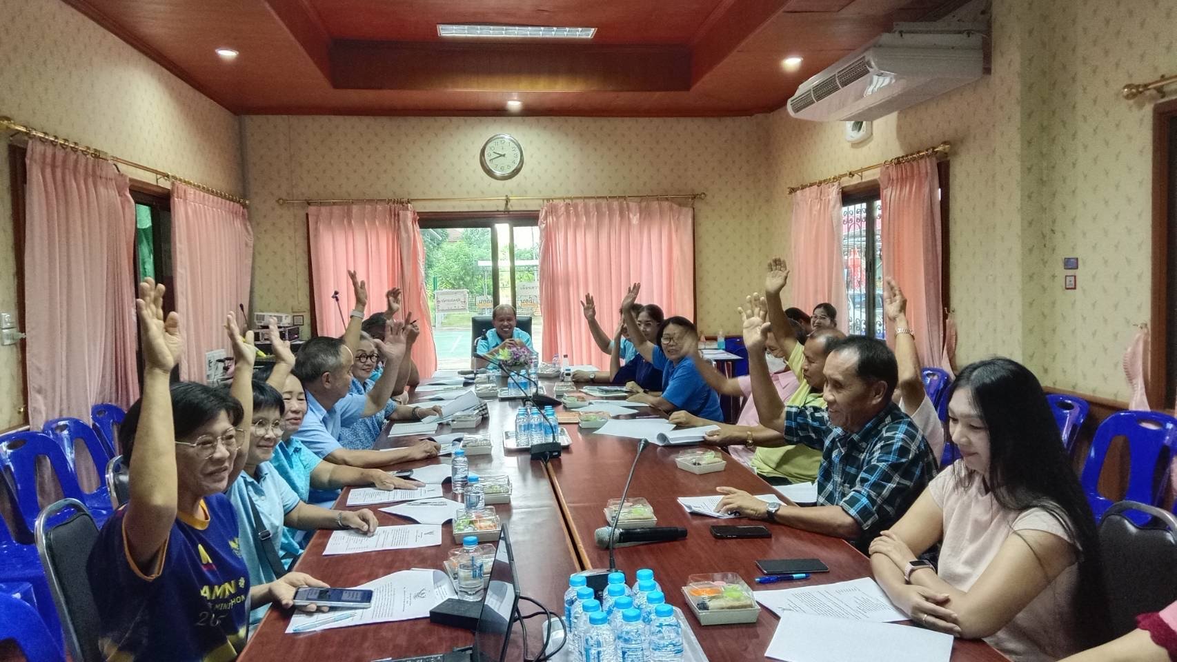 เข้าร่วมประชุมคัดเลือกคณะกรรมการบริหารชมรมผู้สูงอายุเทศบาลตำบลท่าเชียงทองแทนคณะกรรมการบริหารชมรมผู้สูงอายุที่หมดวาระ