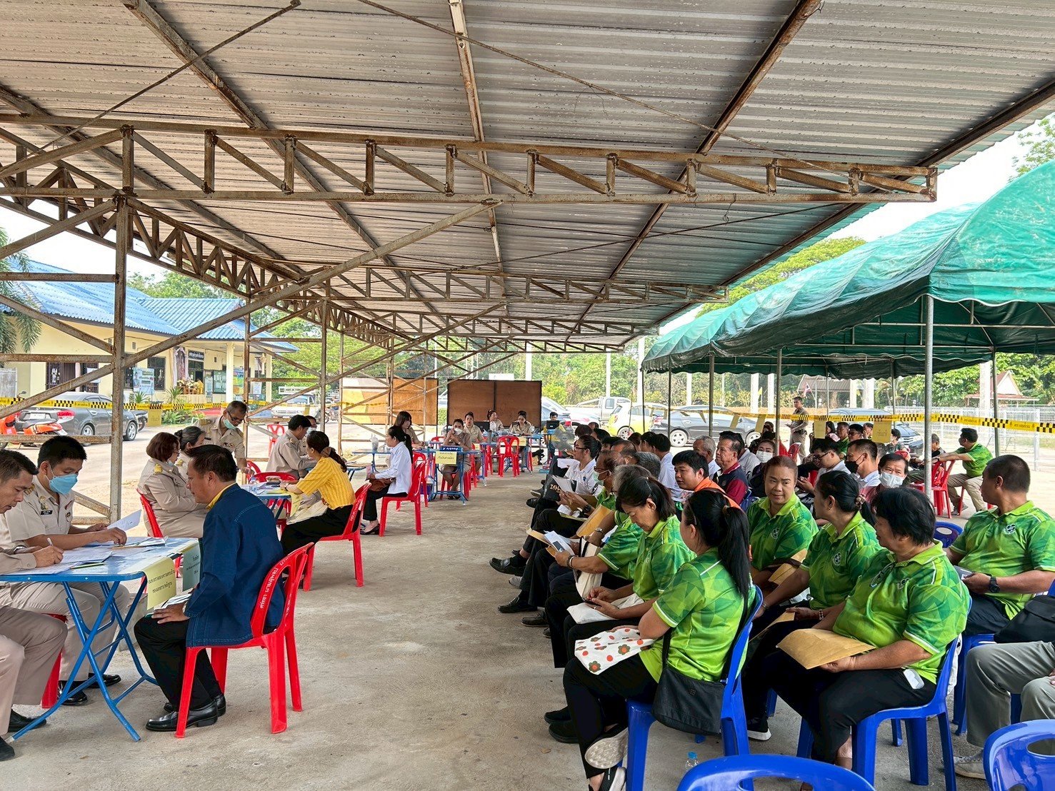 ภาพบรรยากาศวันแรกของการเปิดรับสมัครรับเลือกตั้งสมาชิกสภาเทศบาลและนายกเทศมนตรีตำบลท่าเชียงทอง